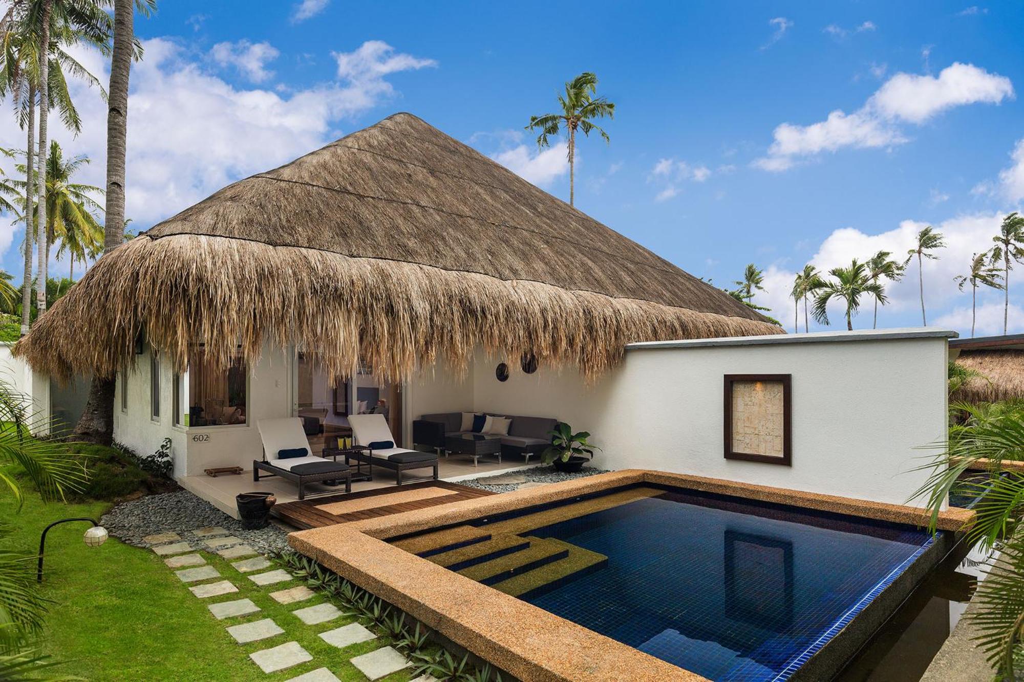 Suite with Pool View - Photo 3