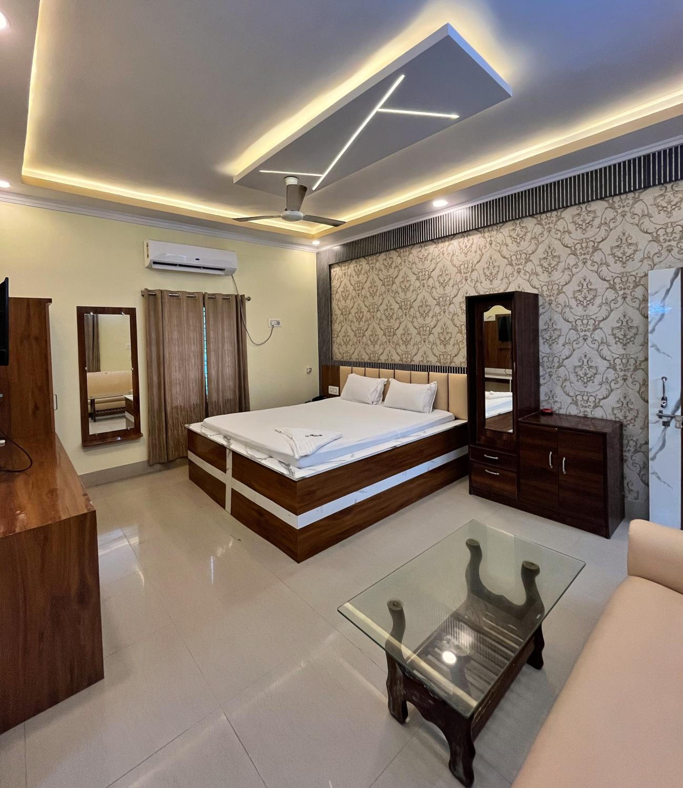 Deluxe Double Room with Side Sea View - Photo 2