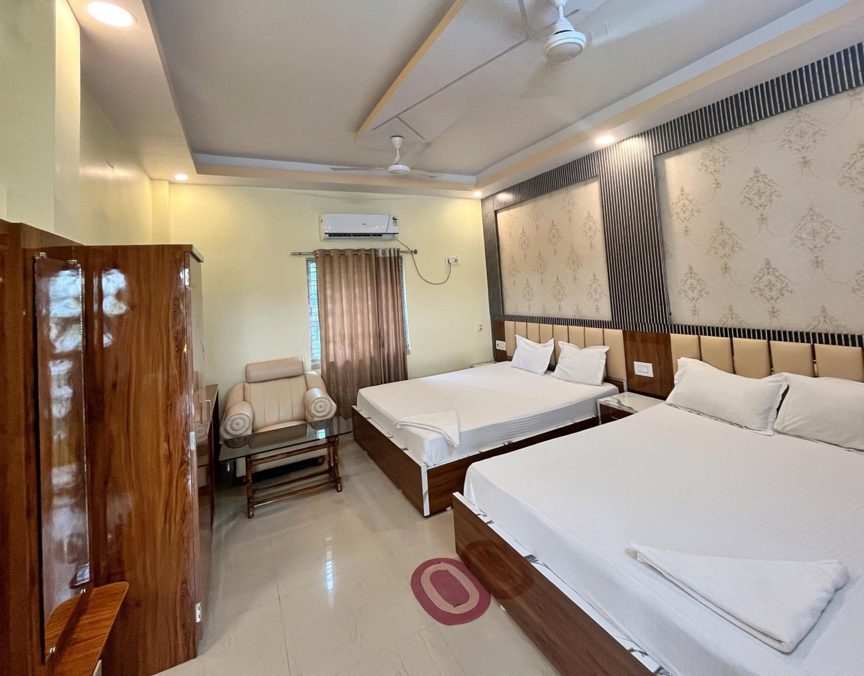 Quadruple Room with Bathroom - Photo 4