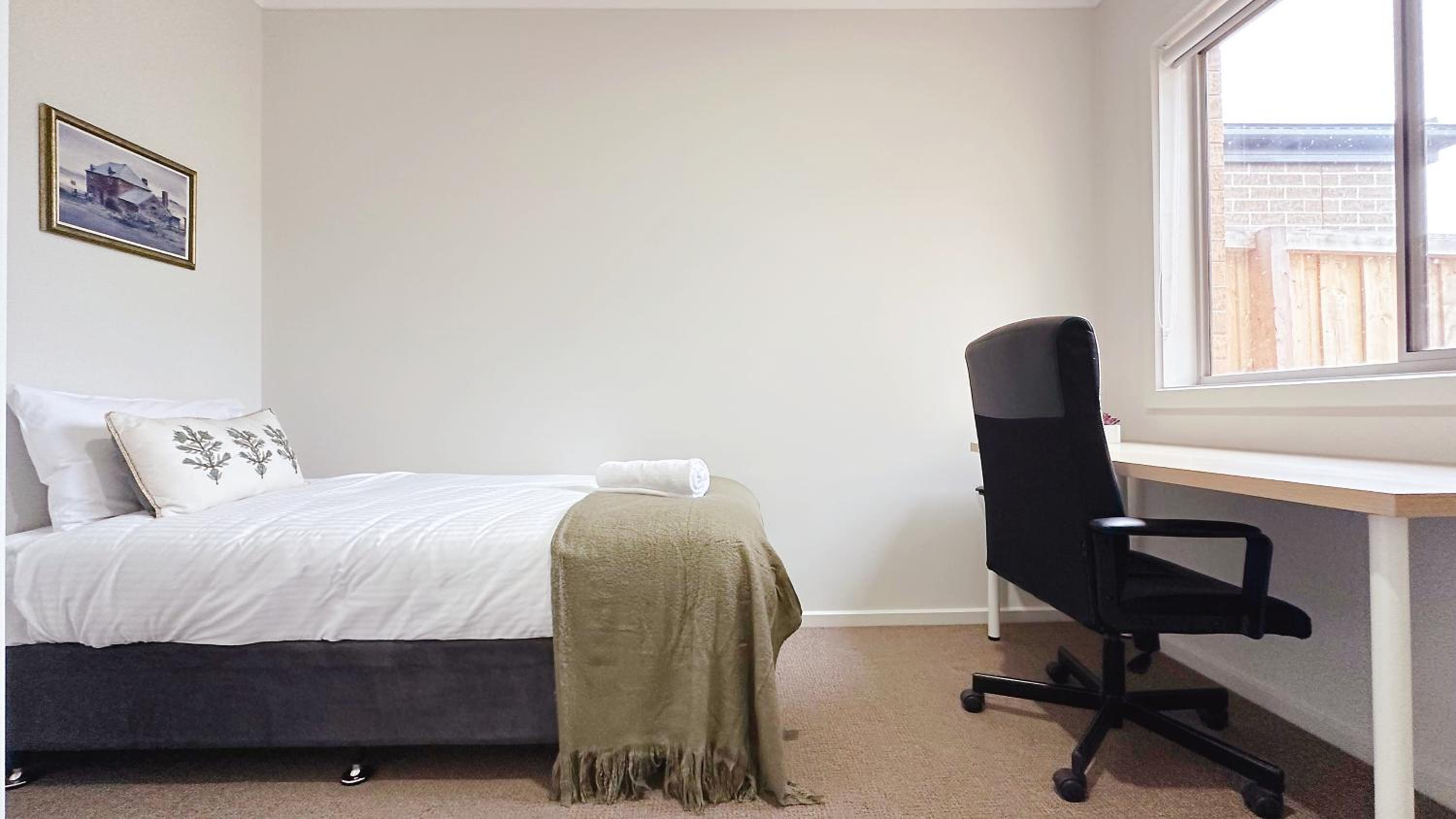 Three-Bedroom House photo 2