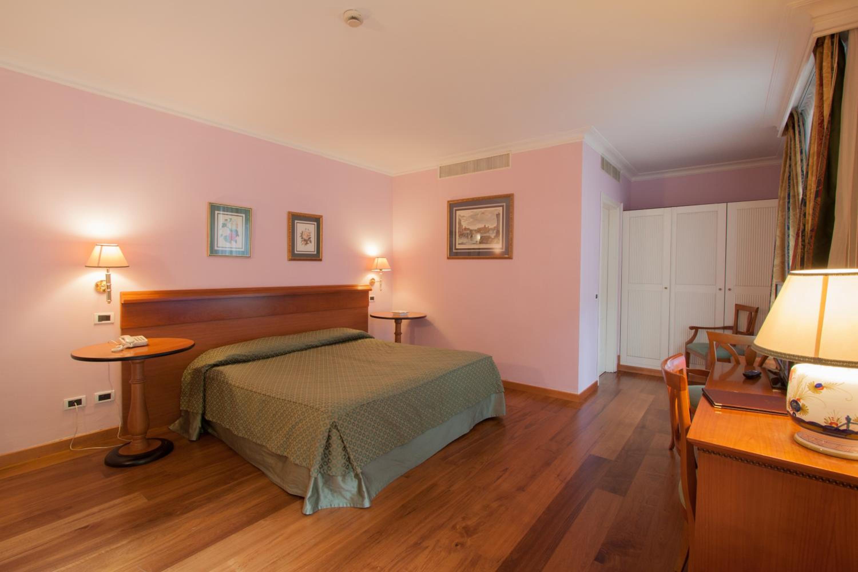Comfort Triple Room thumbnail 6