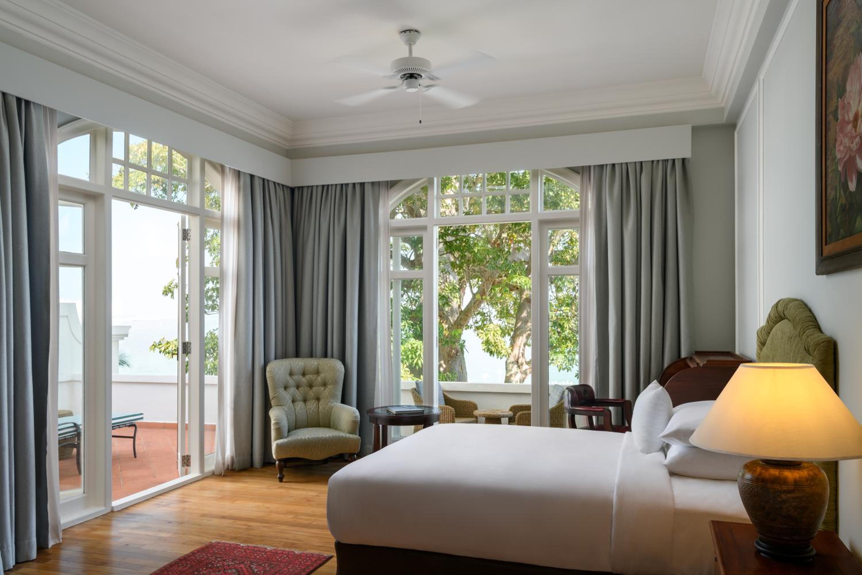 Writers Suite Queen  - Heritage Wing - Photo 1