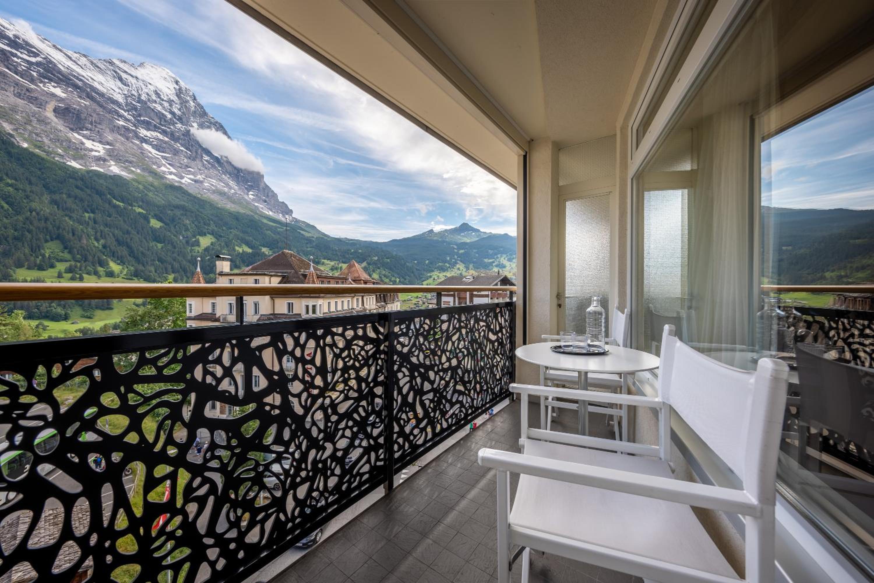 Superior Double Room Eiger View with balcony - Photo 11