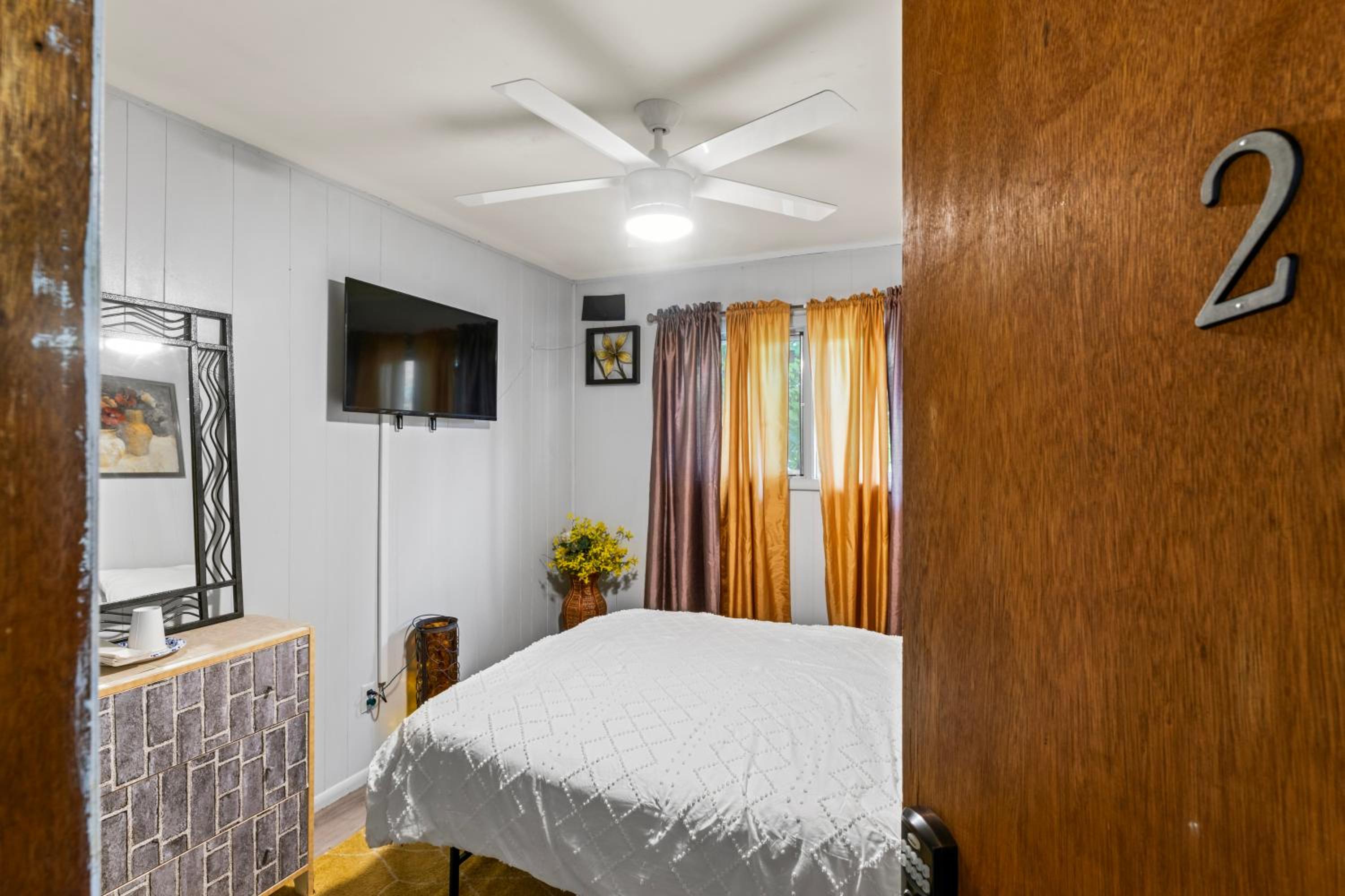 Double Room with Shared Bathroom photo 3