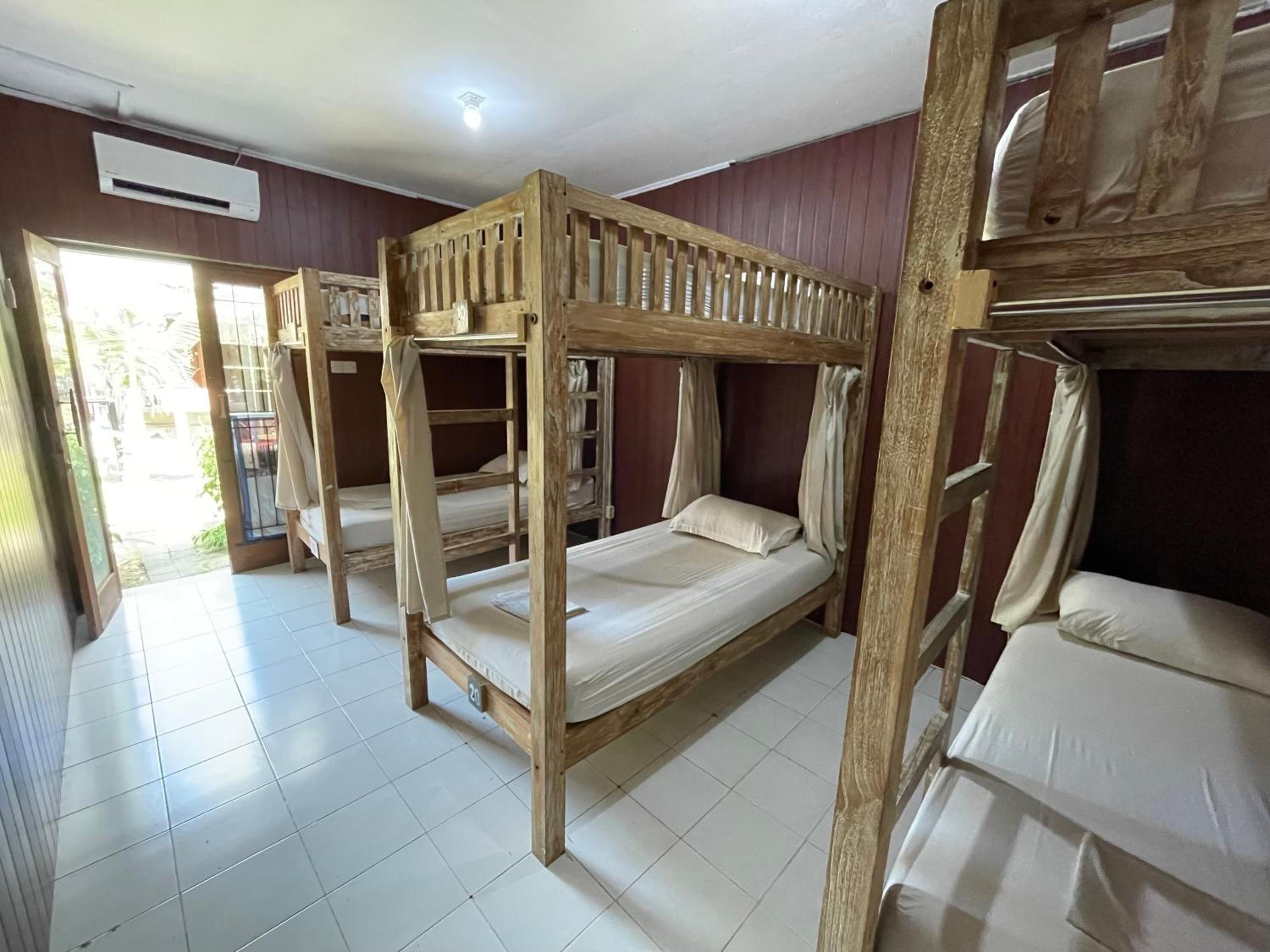 Bed in 6-Bed Mixed Dormitory Room photo 1