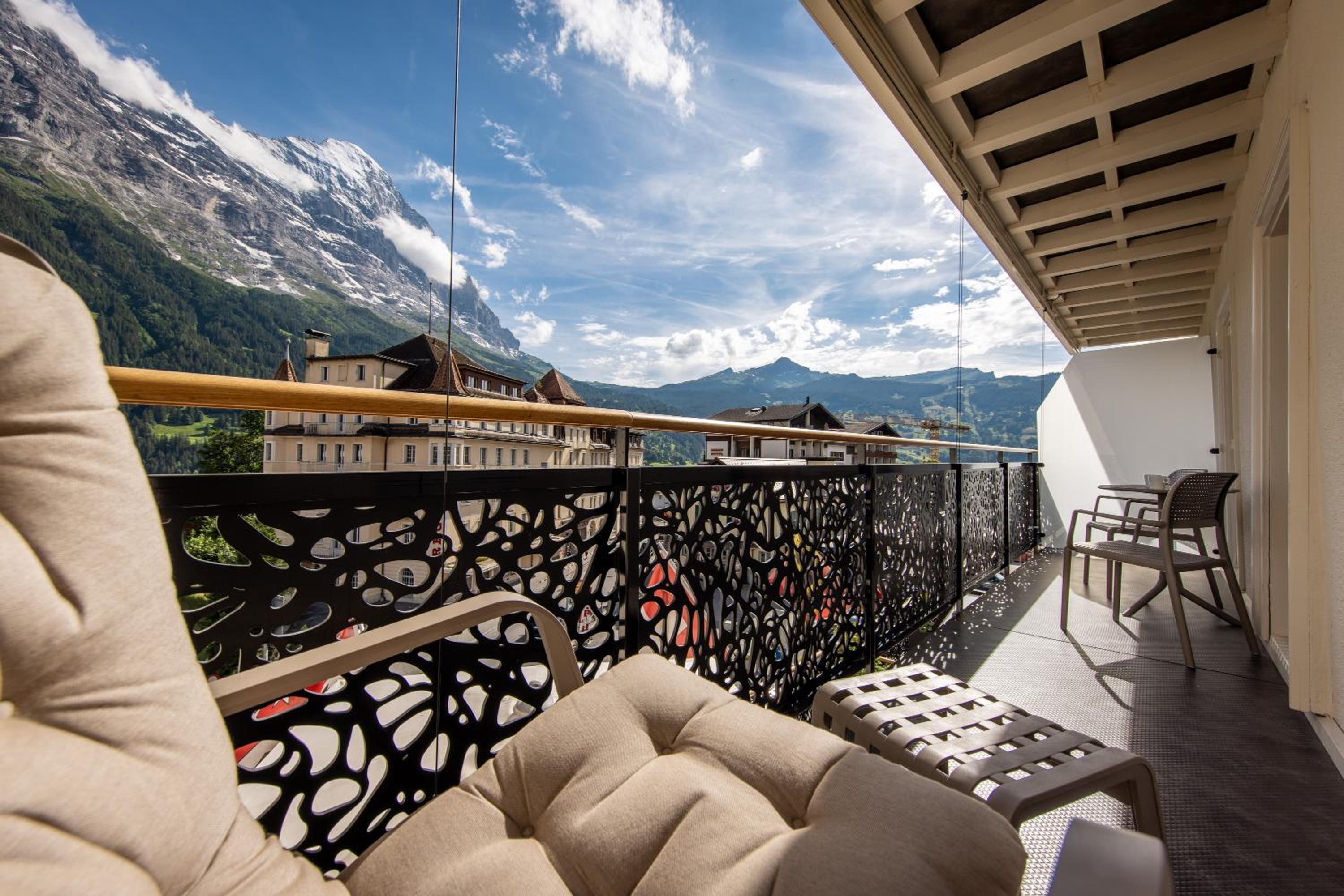 Deluxe Double Room Eiger View with balcony - Photo 18