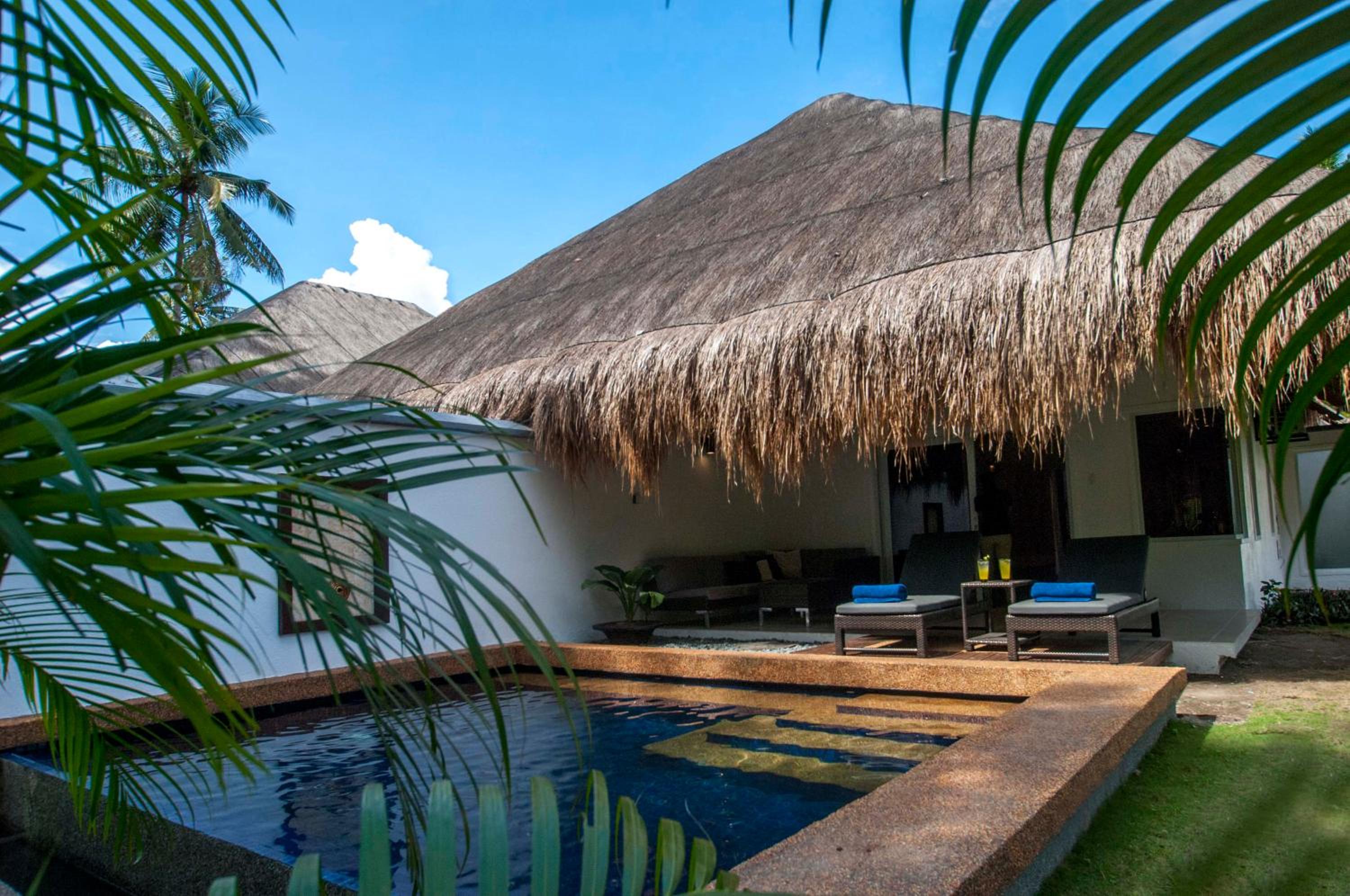 Suite with Pool View - Photo 2