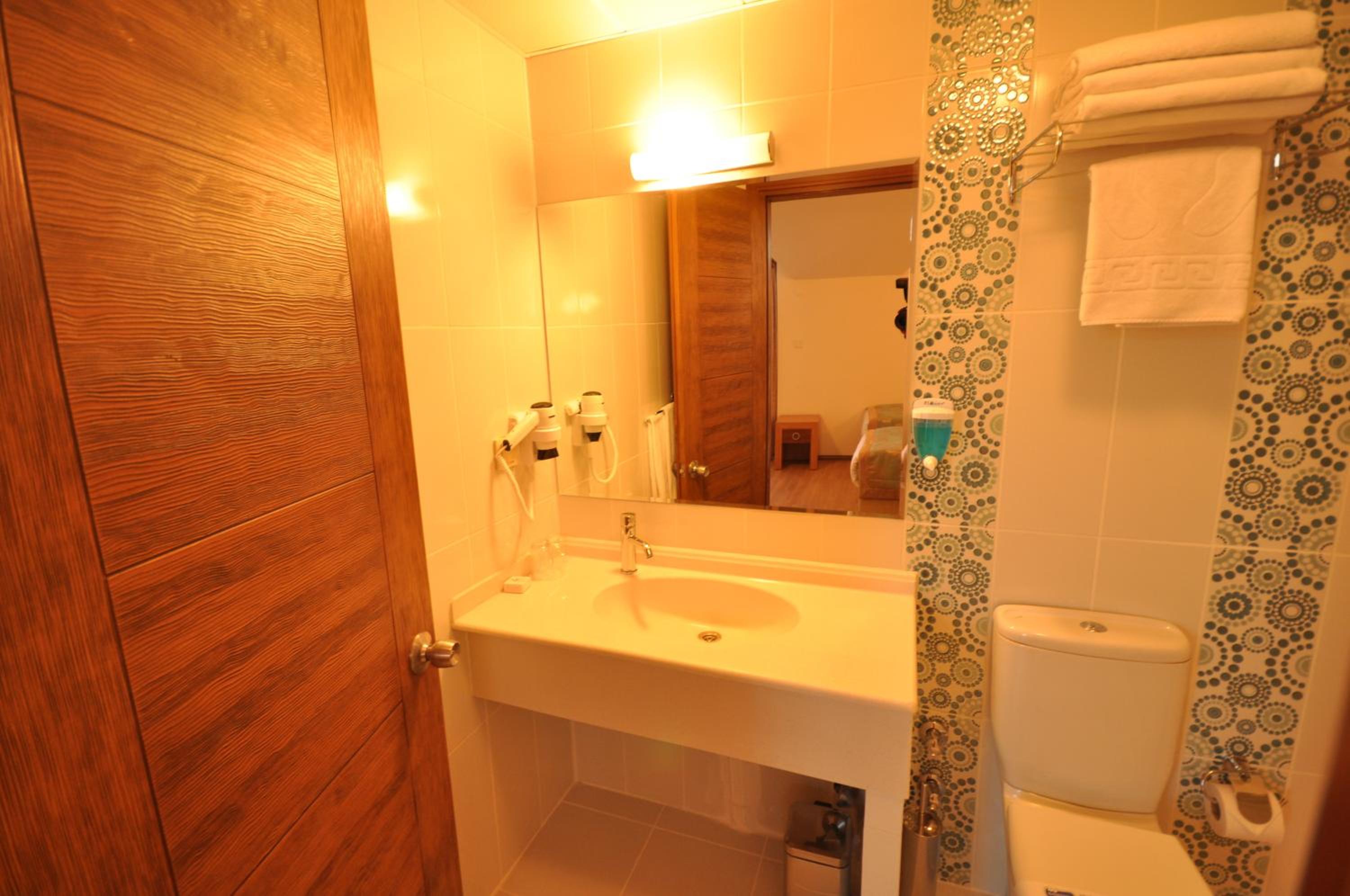 Standard Double Room - Photo 4