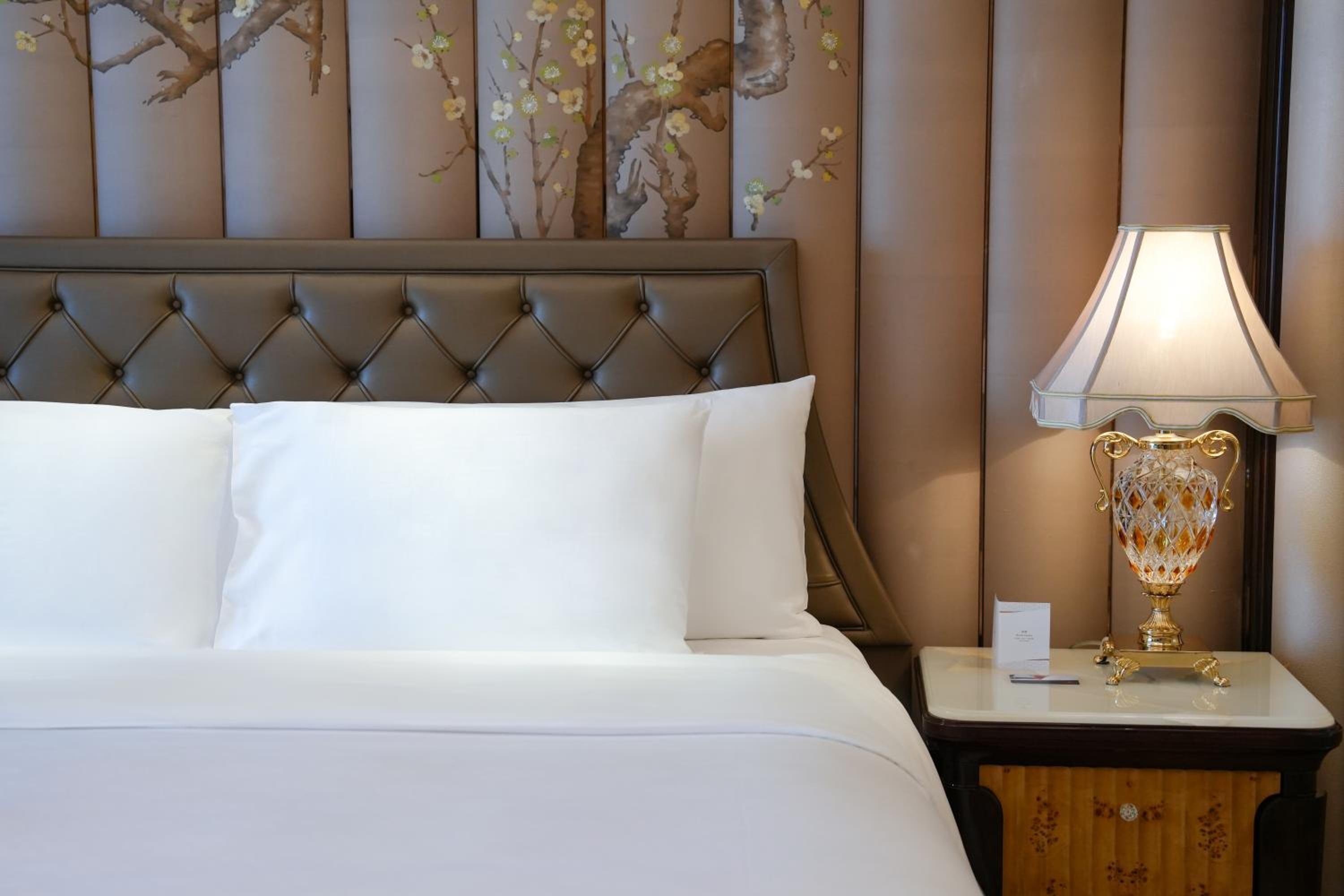 Superior Deluxe King Room photo 3