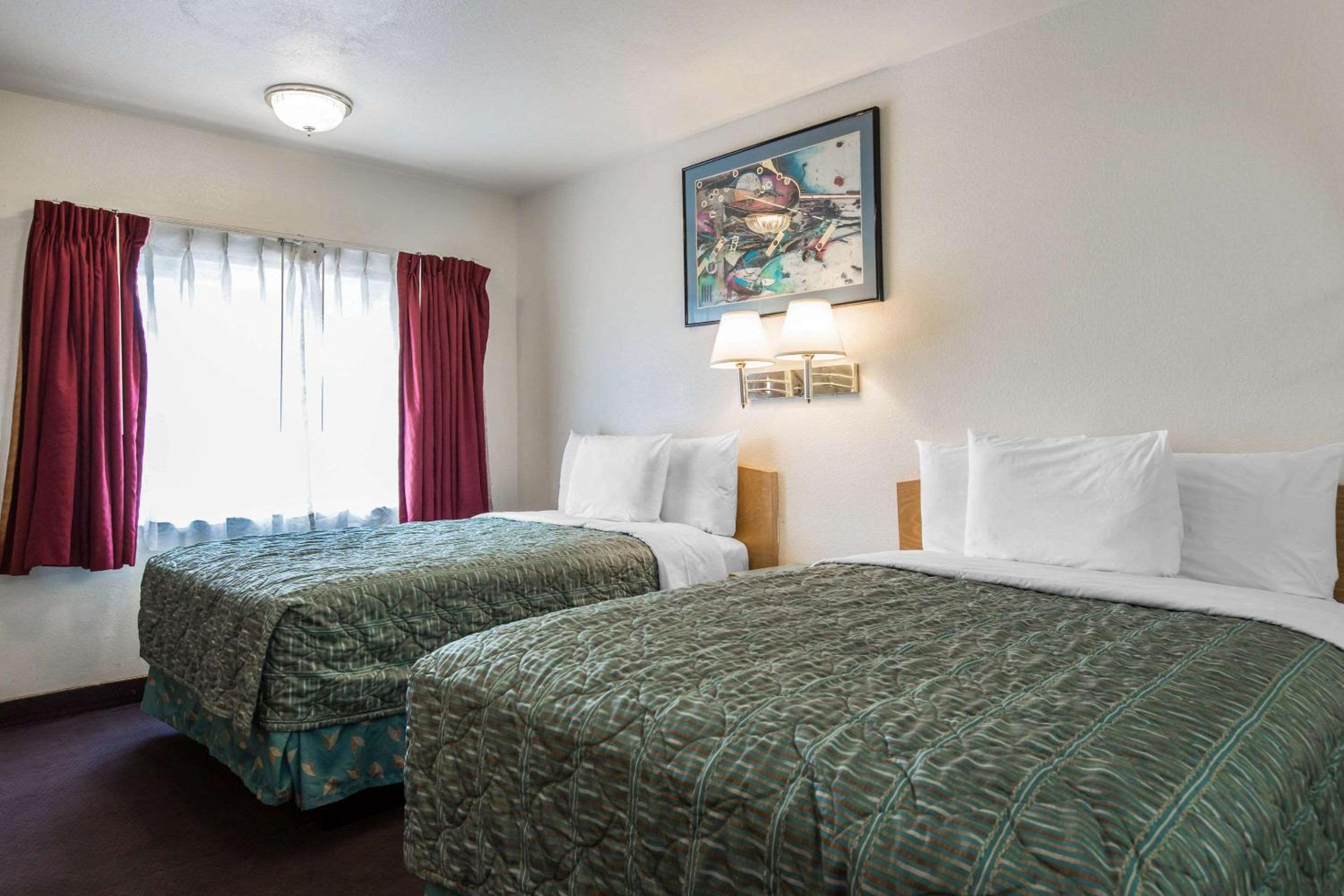 King Room - Non-Smoking - Photo 1