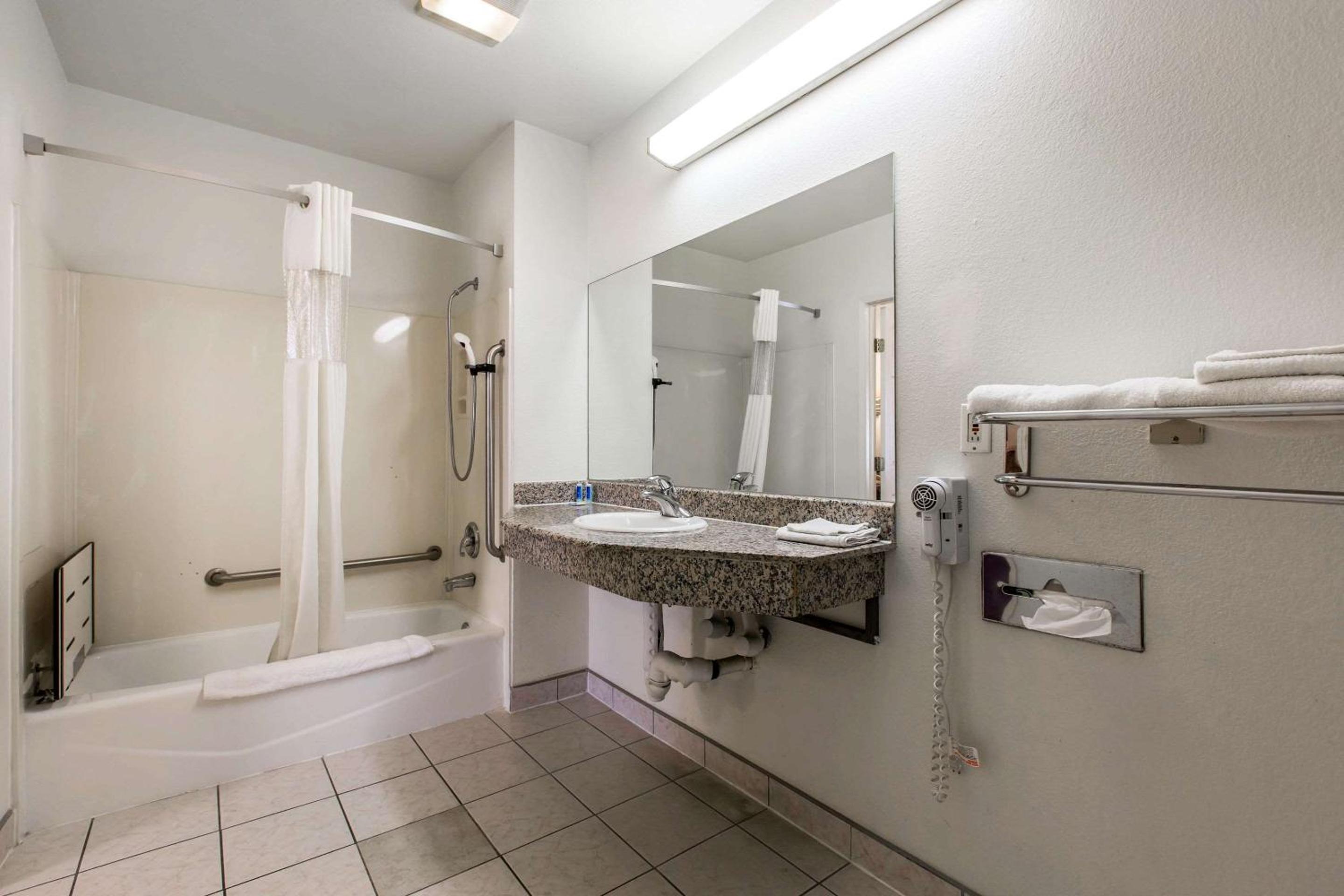 King Room - Non-Smoking - Photo 17