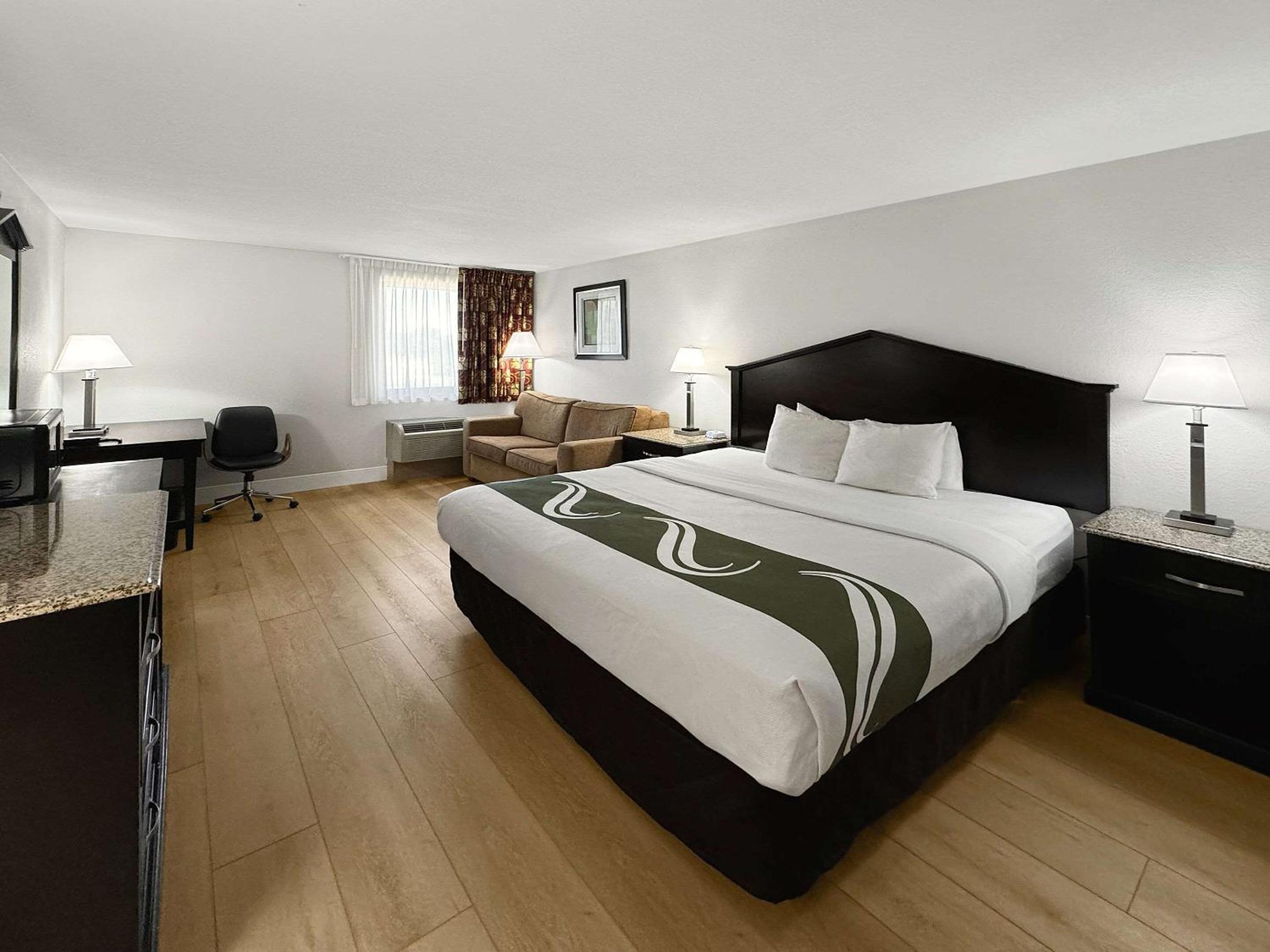 King Room - Non-Smoking photo 1