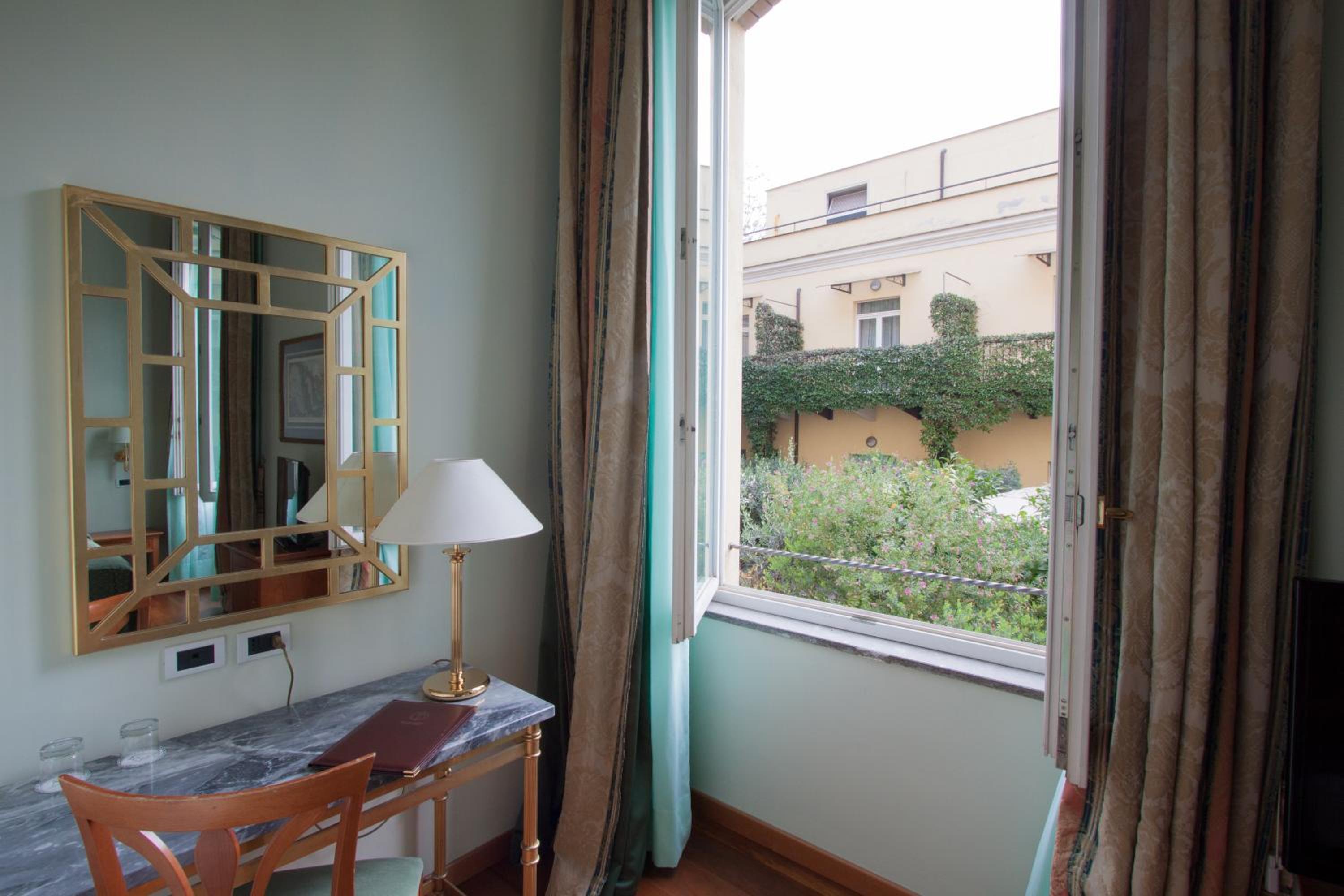 Comfort Triple Room