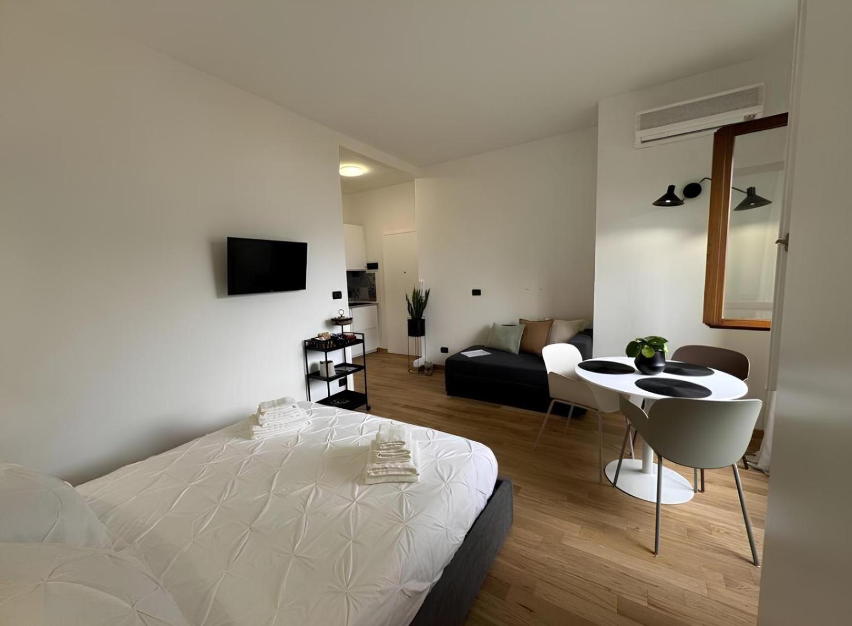 One-Bedroom Apartment with View