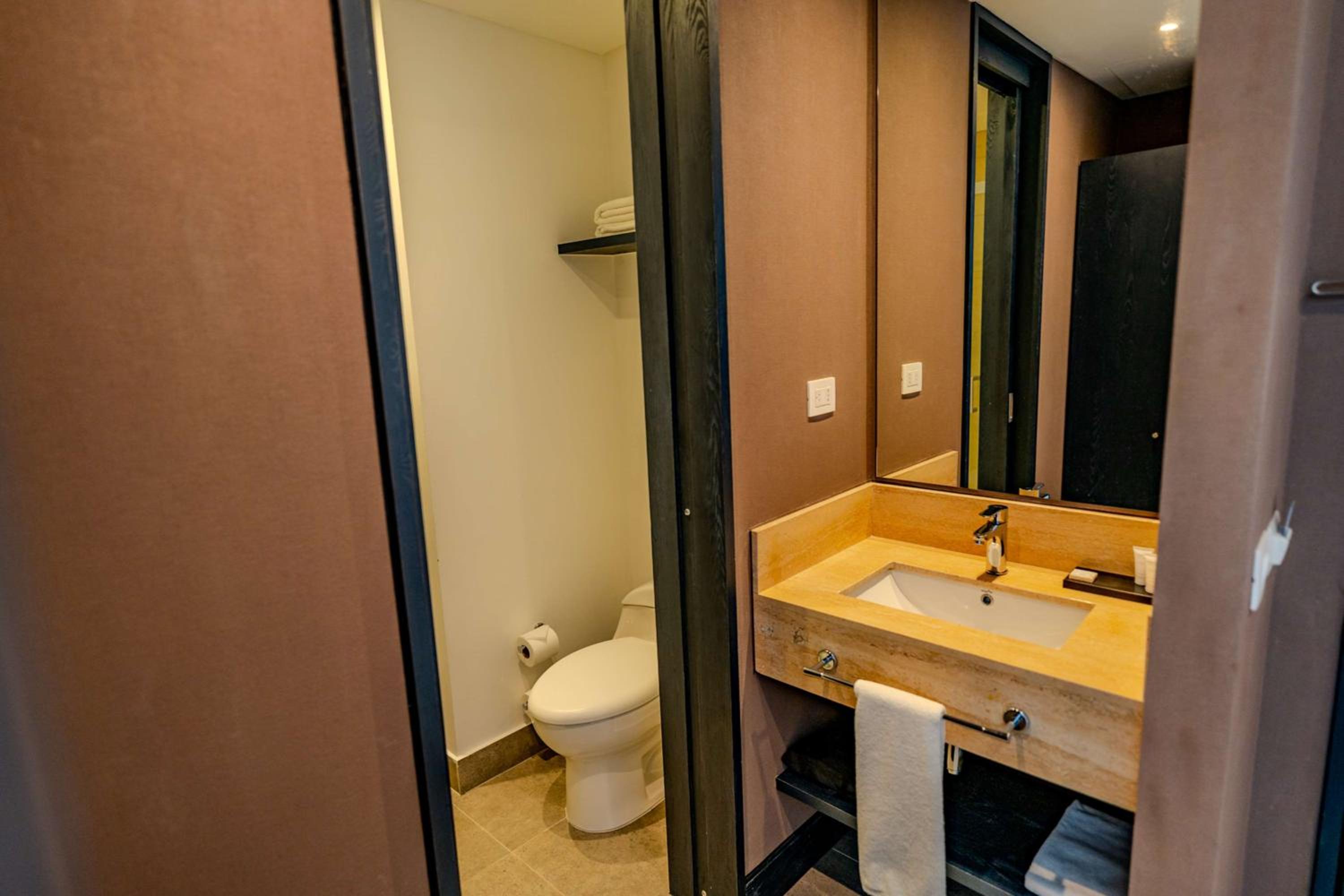 Queen Room - Photo 10