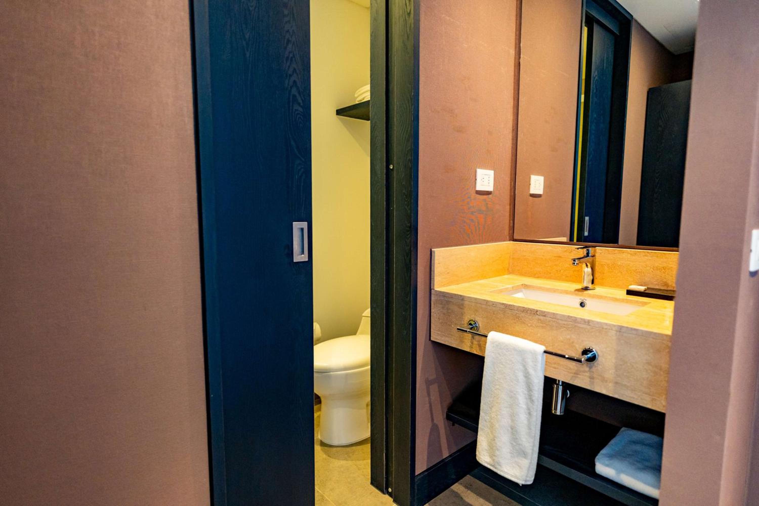 Queen Room - Photo 18