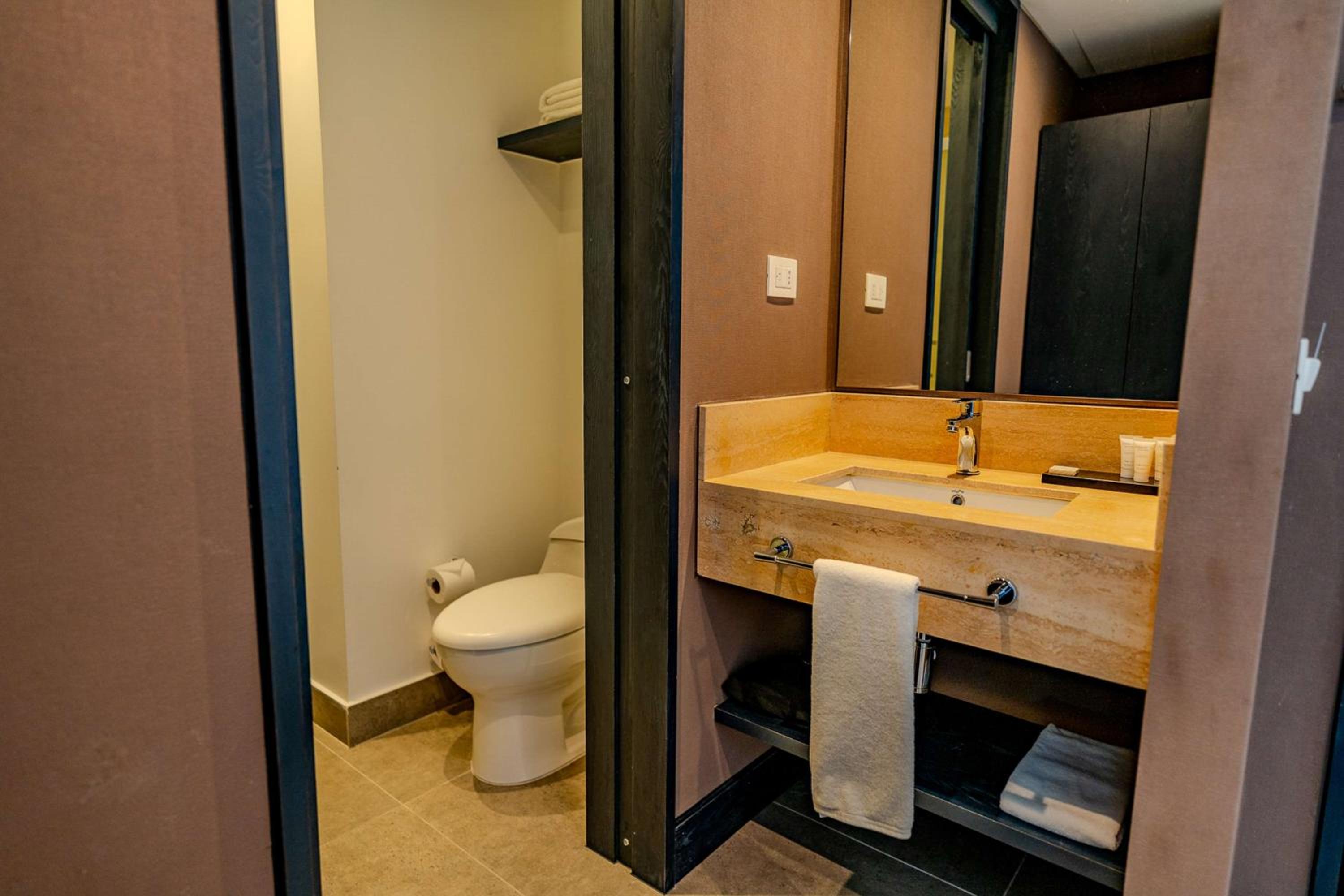 Queen Room - Photo 21
