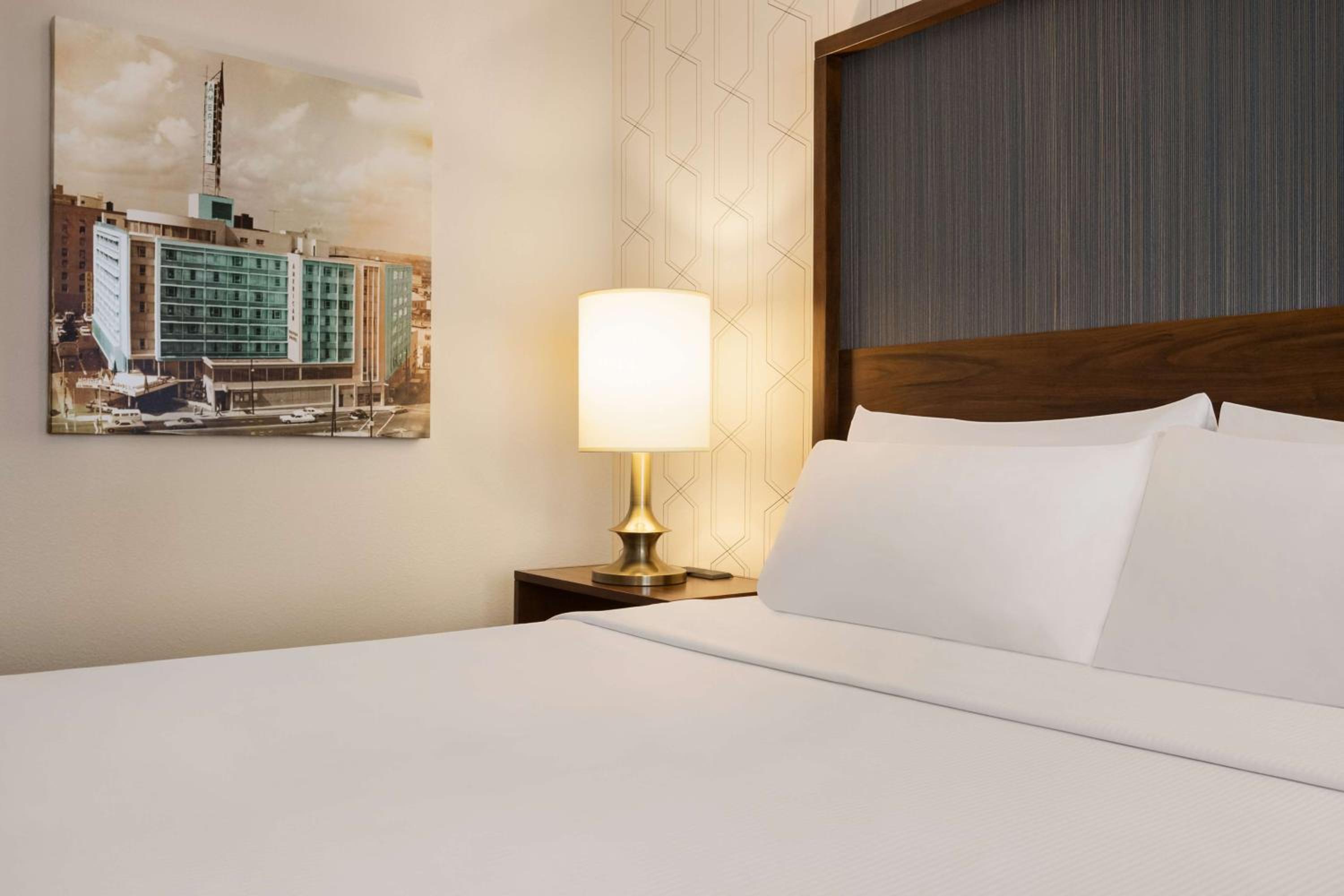 Junior King Suite with Large Living Area - Photo 12