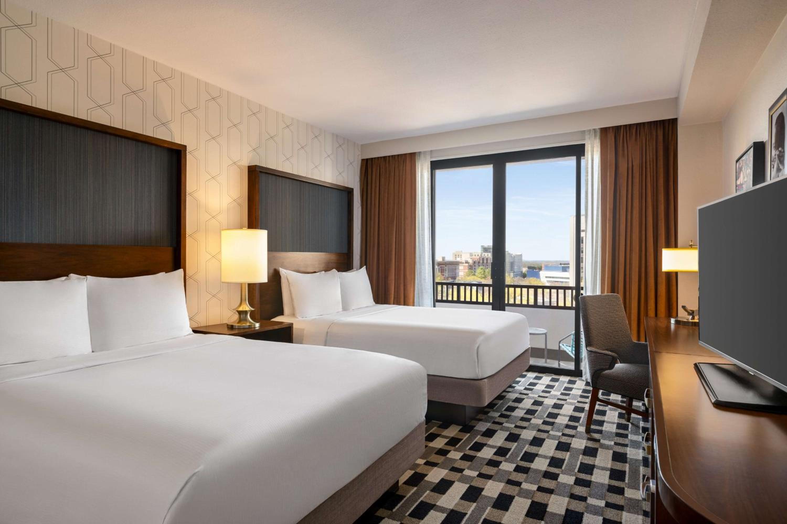 Queen Room with Two Queen Beds - Pool View - Photo 4