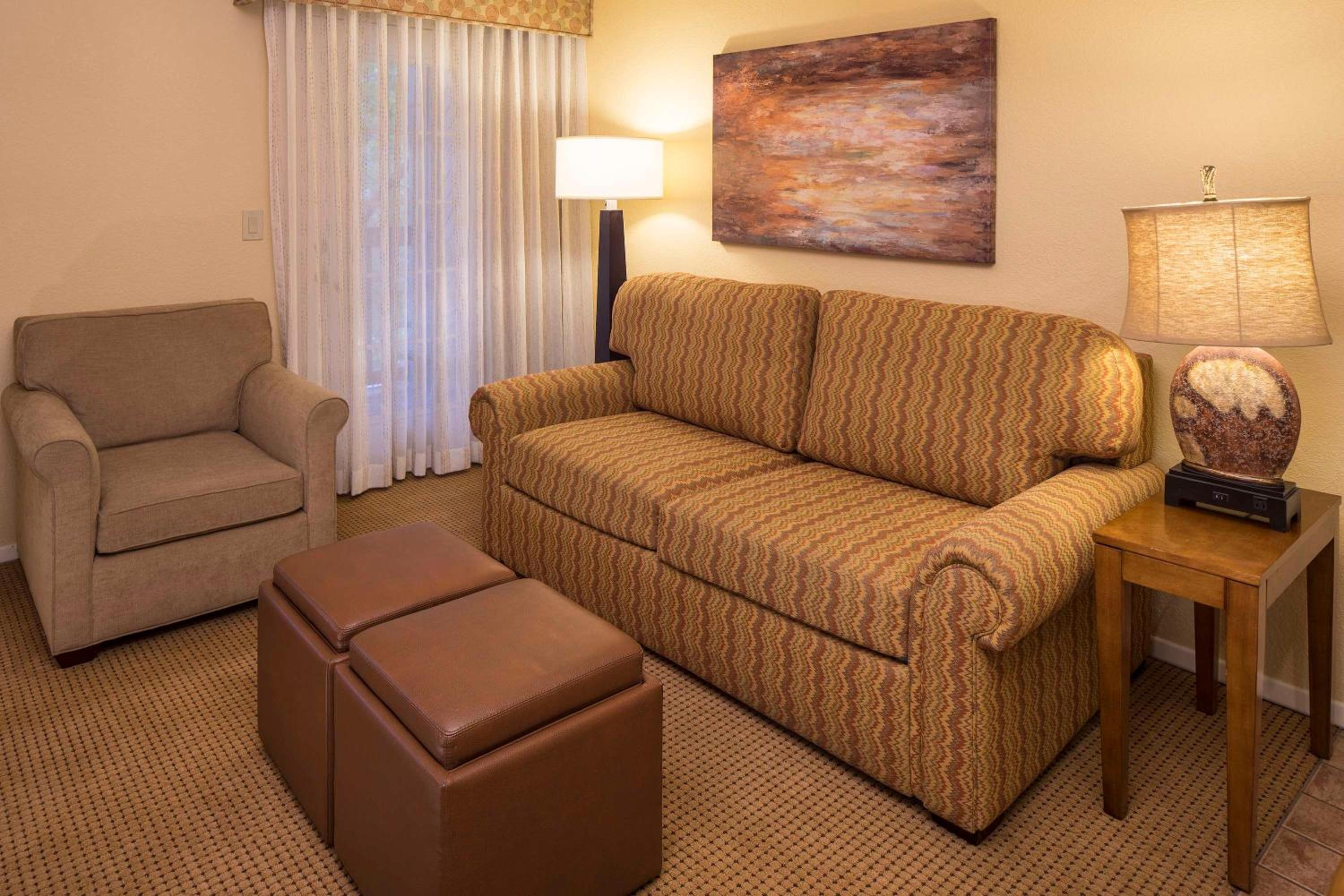 1 Bedroom 1 King Deluxe Suite with Sofabed