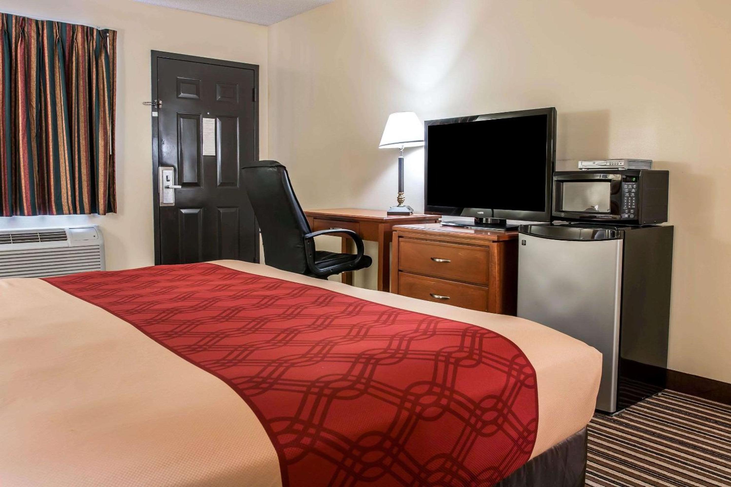 King Room - Non-Smoking - Photo 3