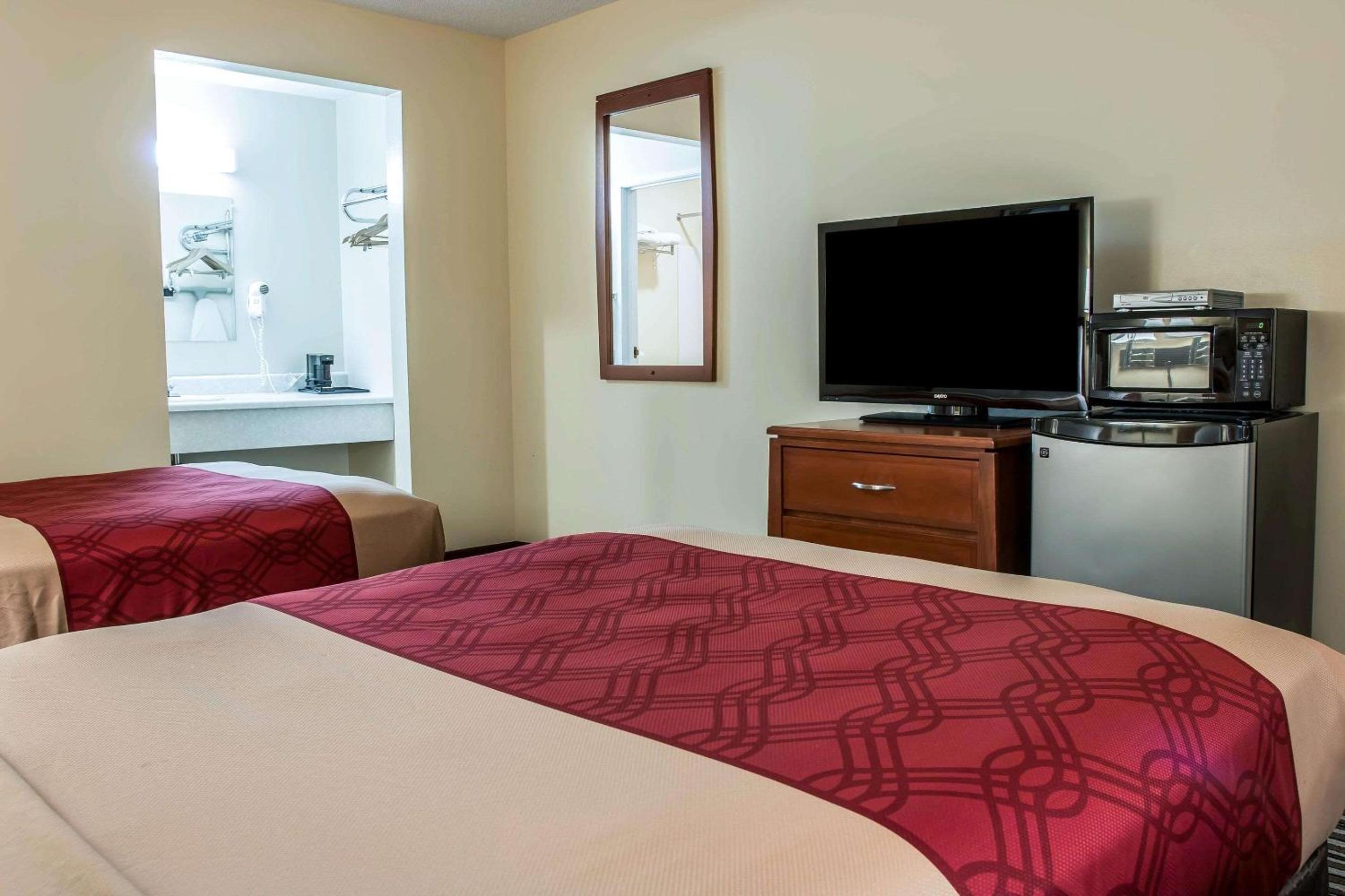 Double Room with Two Double Beds - Non-Smoking - Photo 4