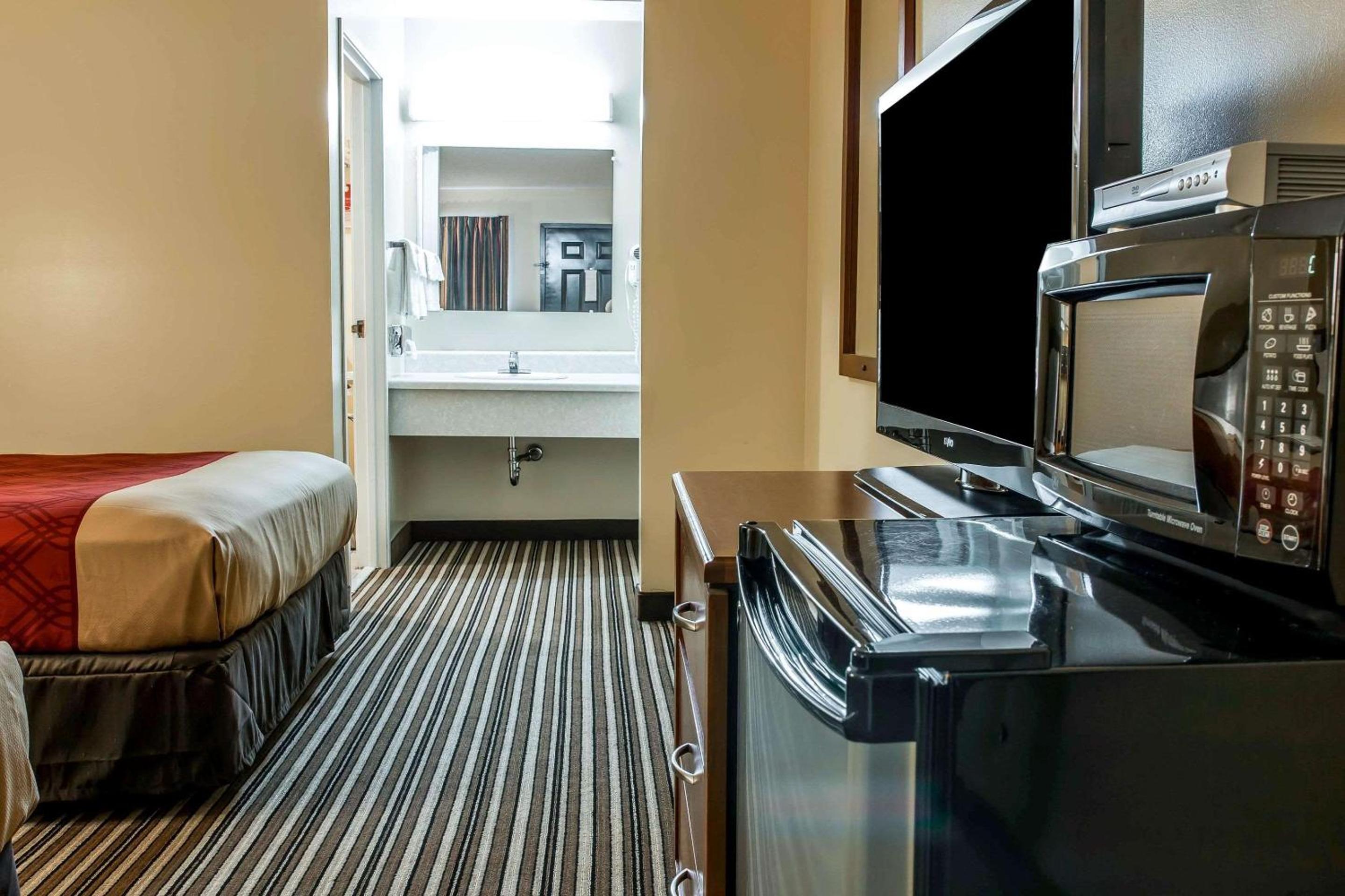 Double Room with Two Double Beds - Non-Smoking - Photo 5