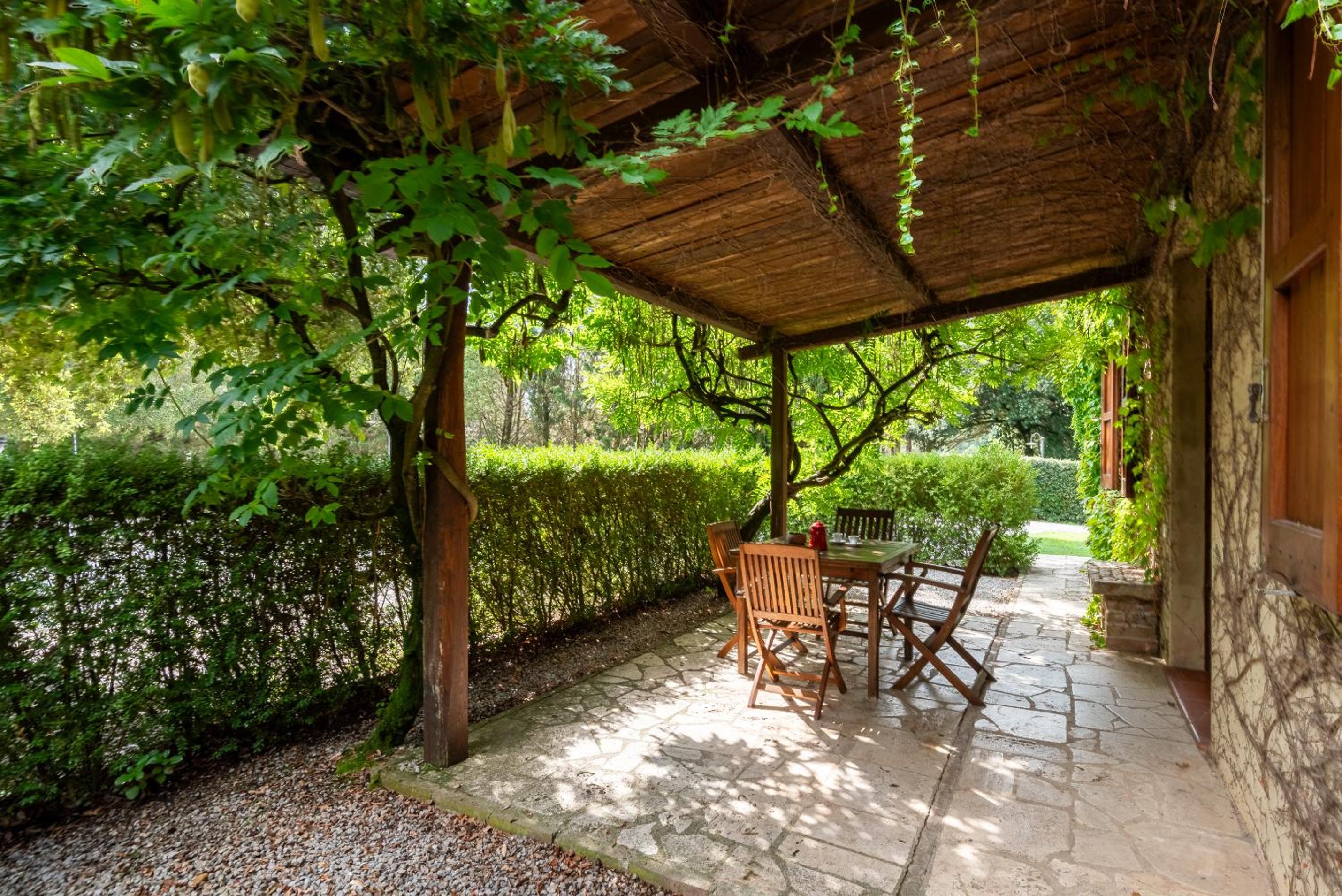 Two-Bedroom Deluxe Apartment with Garden View photo 2