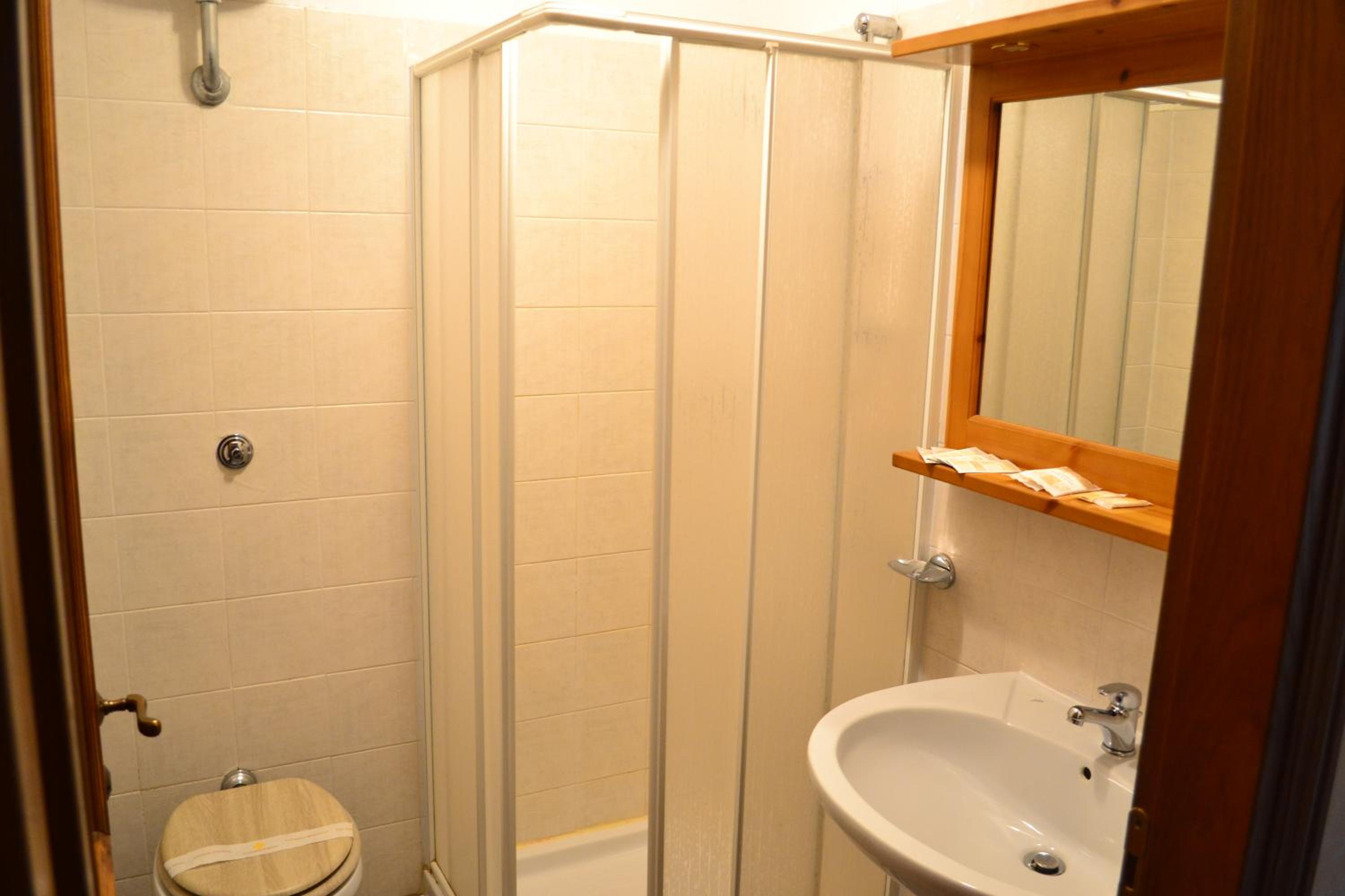 Double Room With Private Bathroom photo 3