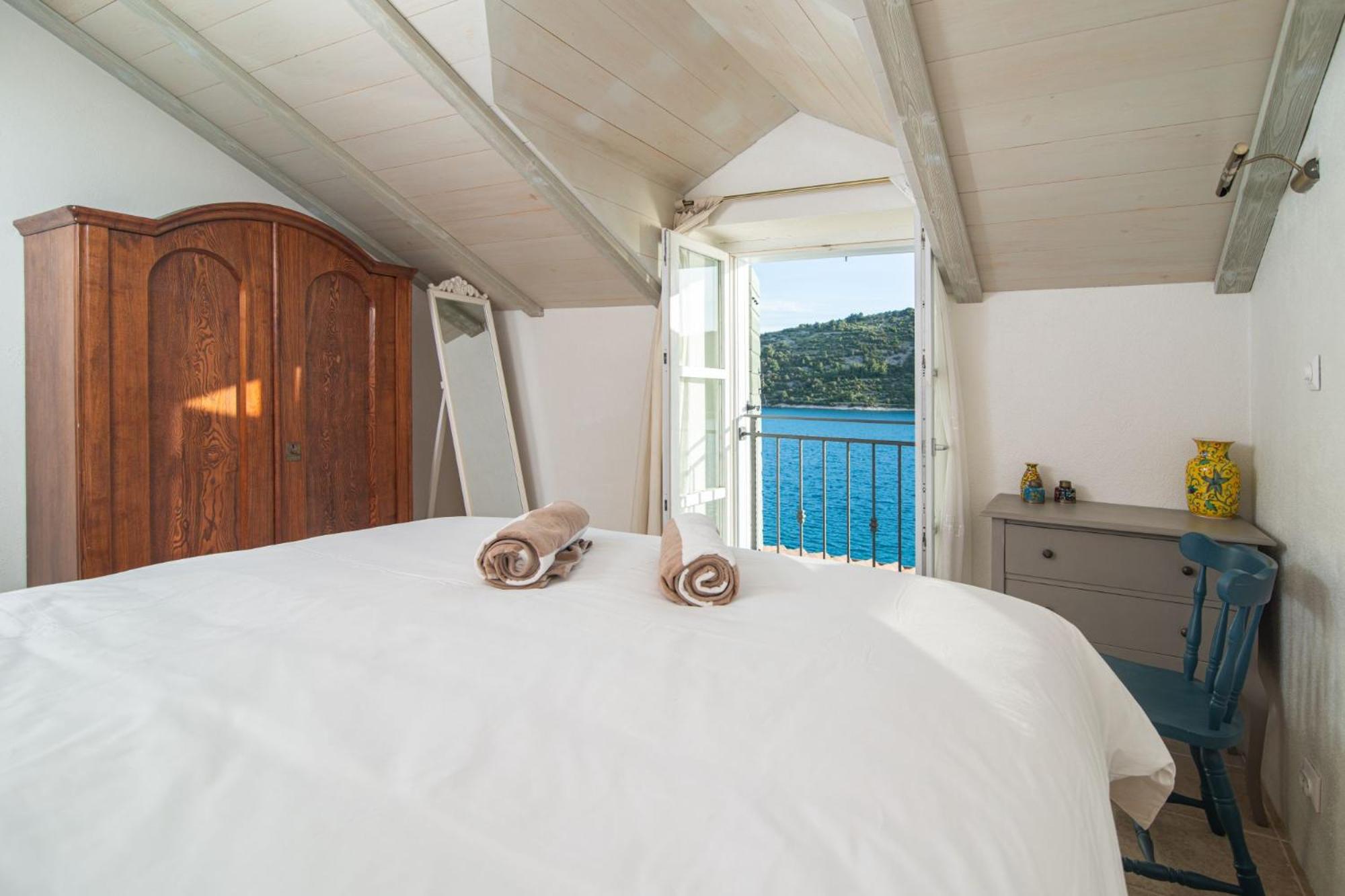Villa photo 2