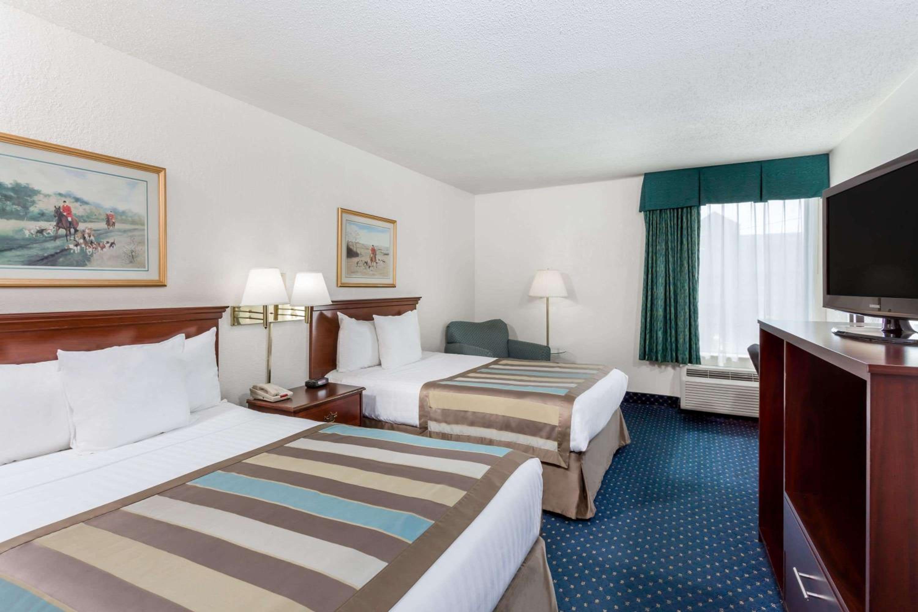 Double Room With Two Double Beds - Non-Smoking photo 1