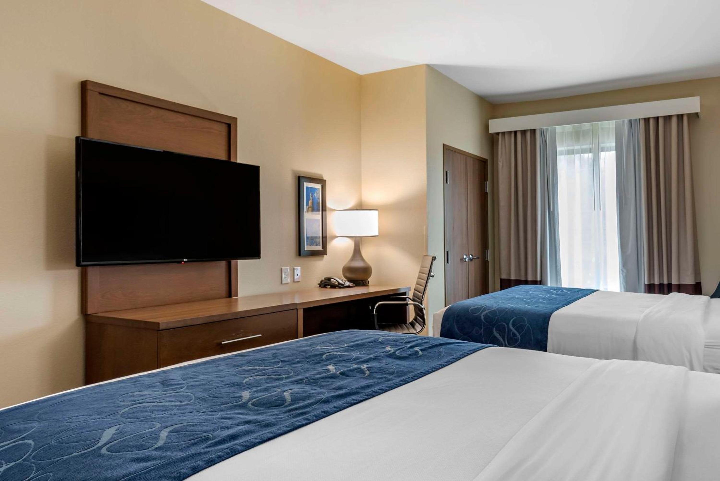 Queen Room with Two Queen Beds - Disability Access/Non-Smoking - Photo 2