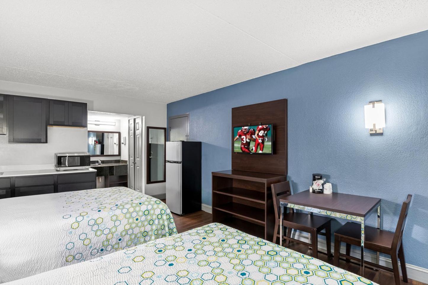 HomeTowne Studios by Red Roof Richmond - Airport Sandston, 사진 2