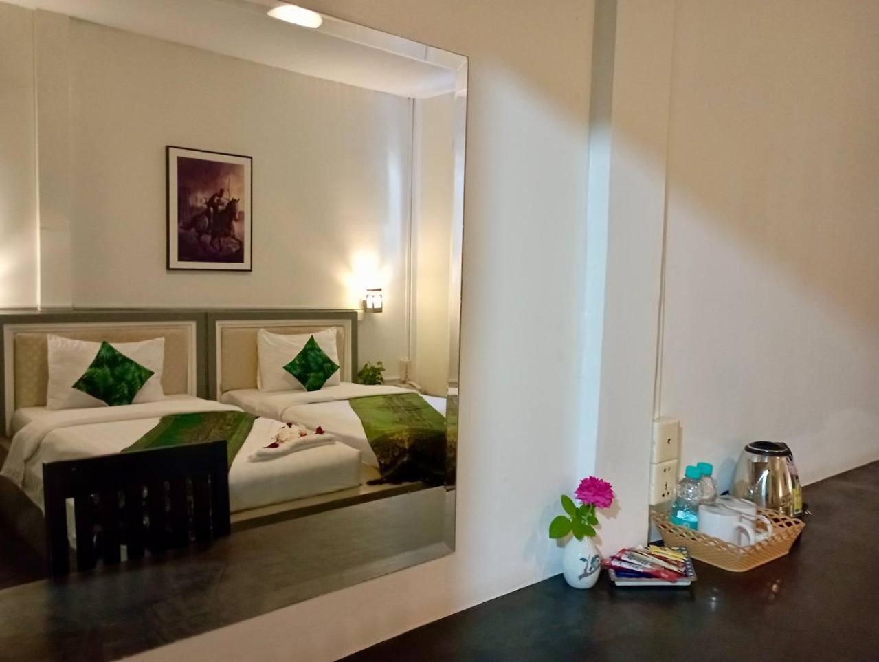 Twin Room - Photo 9