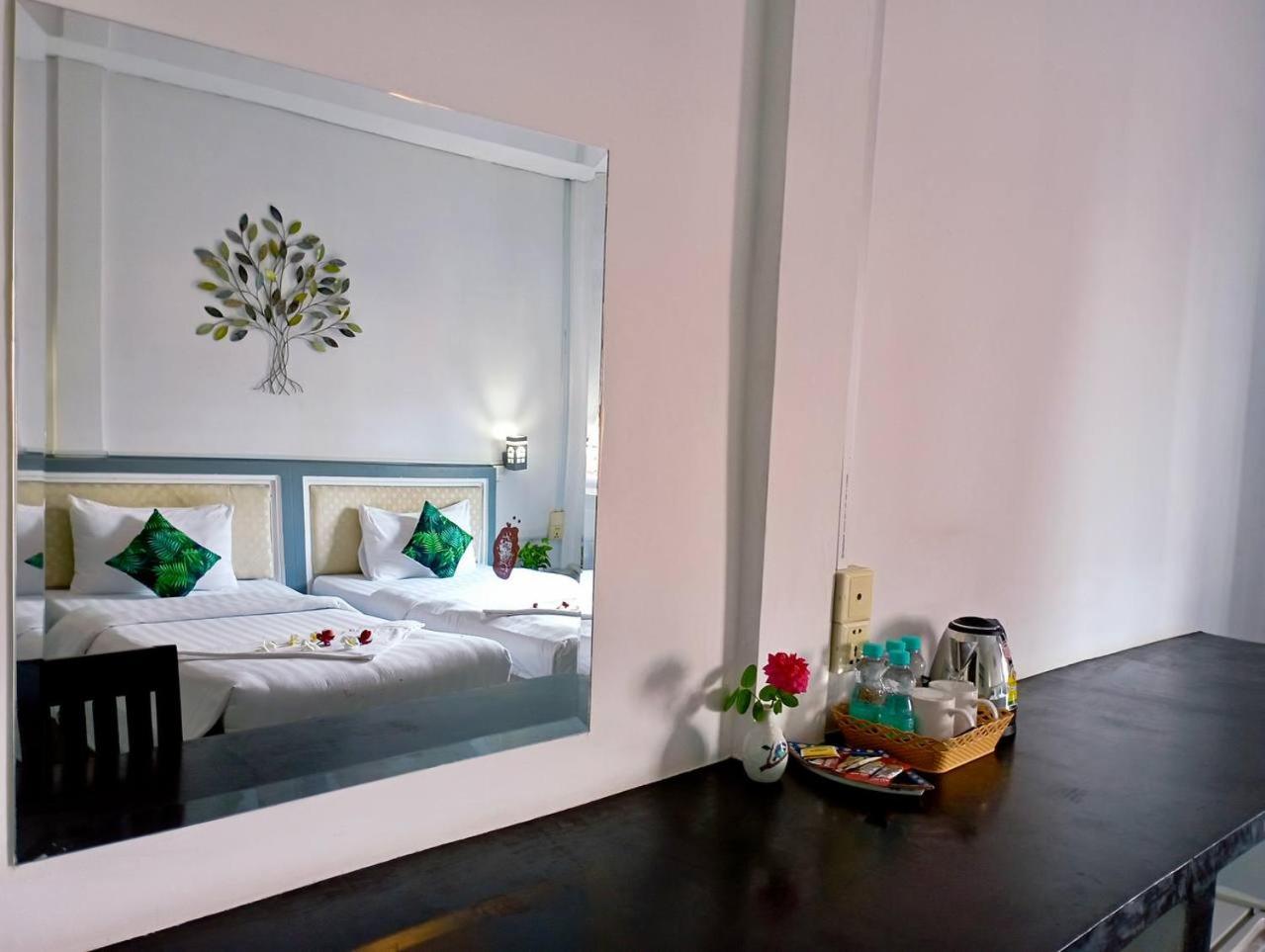 Twin Room - Photo 11