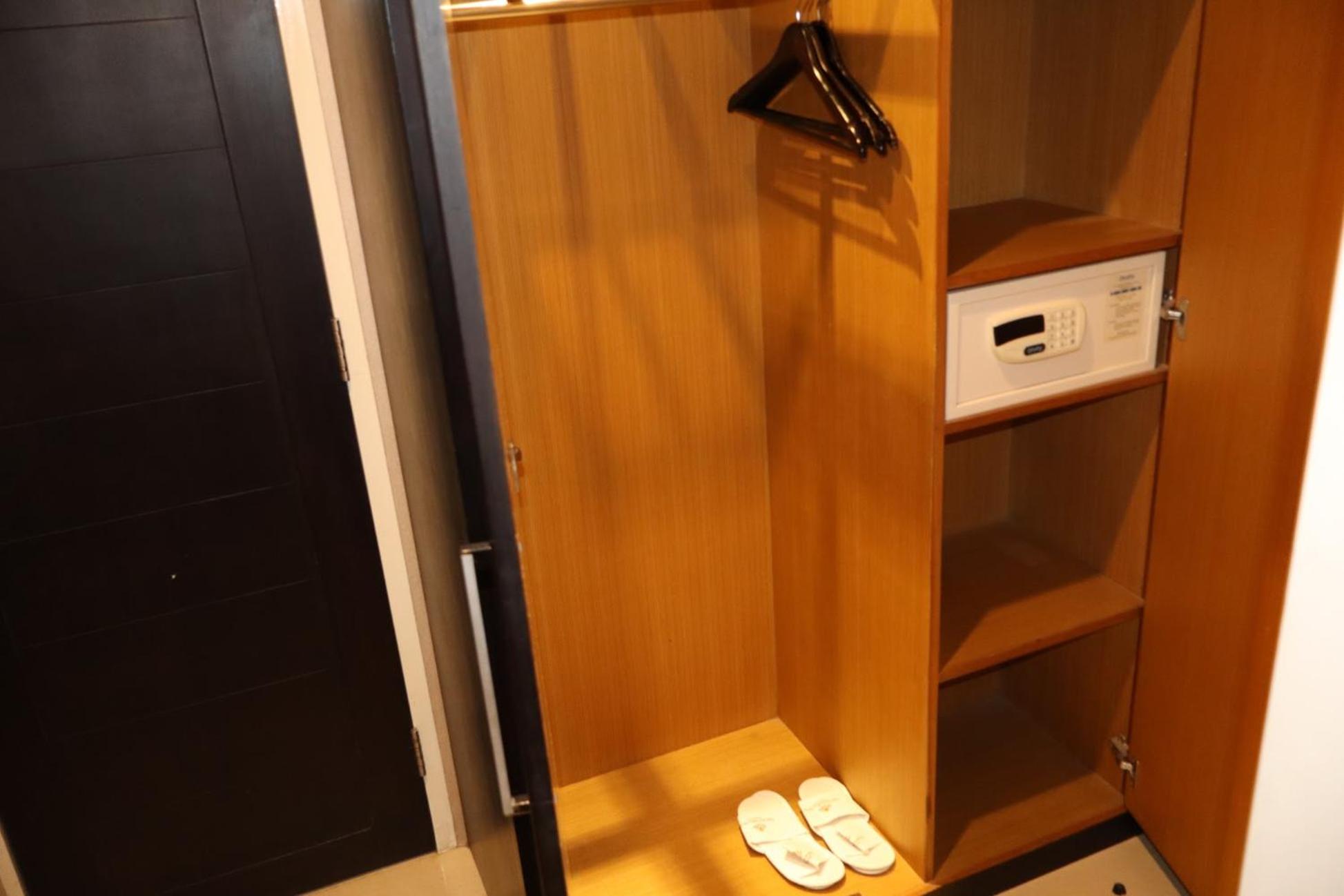 Deluxe Double or Twin Room with City View photo 3