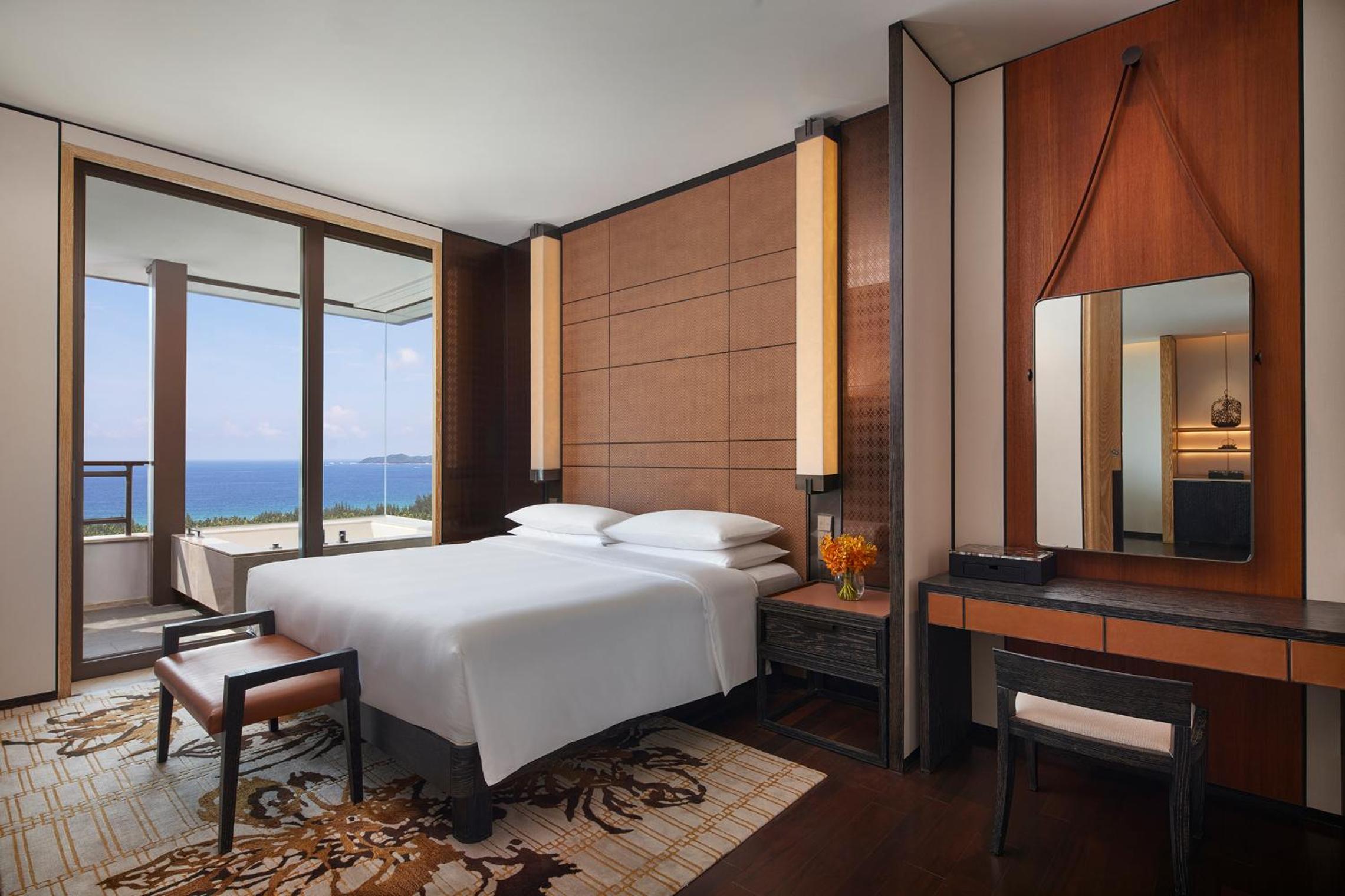 Grand King Suite with Ocean View