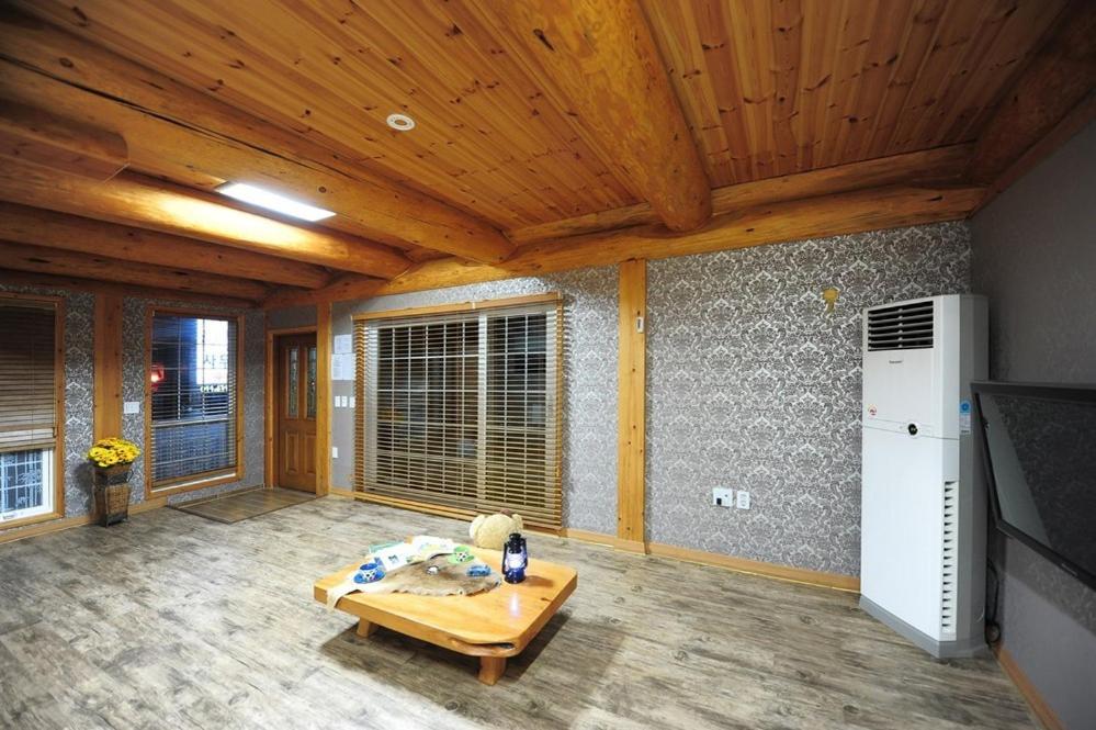 Family Room photo 3