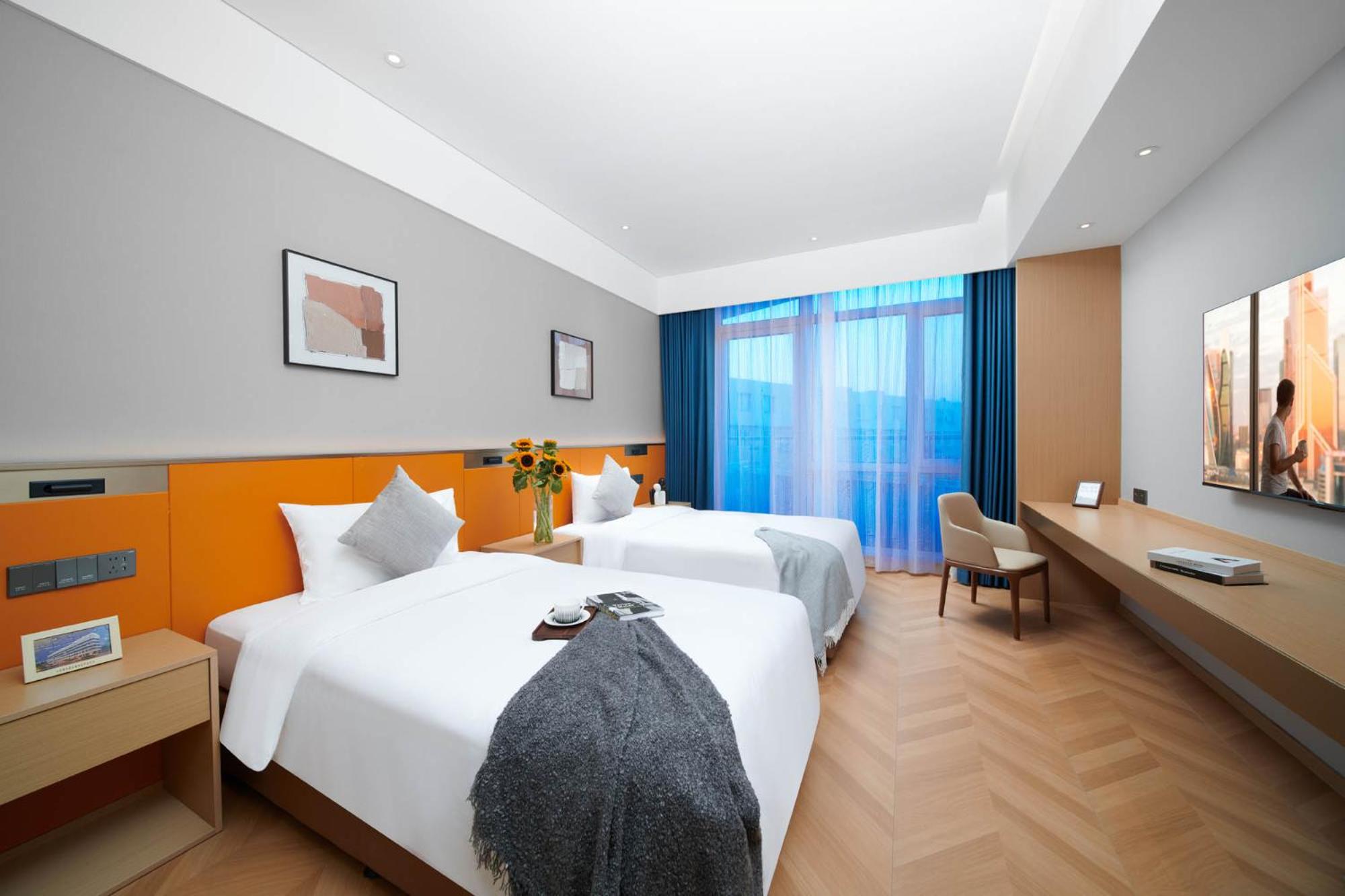 One-Bedroom Deluxe Twin photo 1