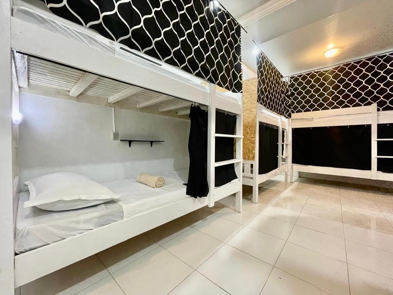 Bed in 6-Bed Mixed Dormitory Room photo 1