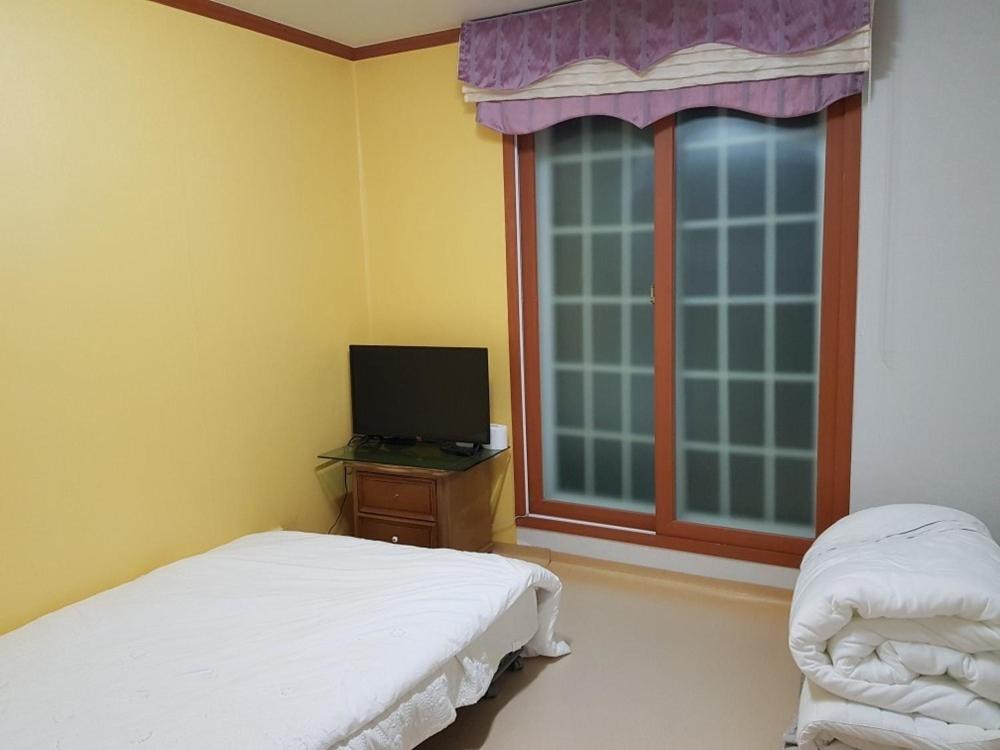 Family Room 2 photo 1