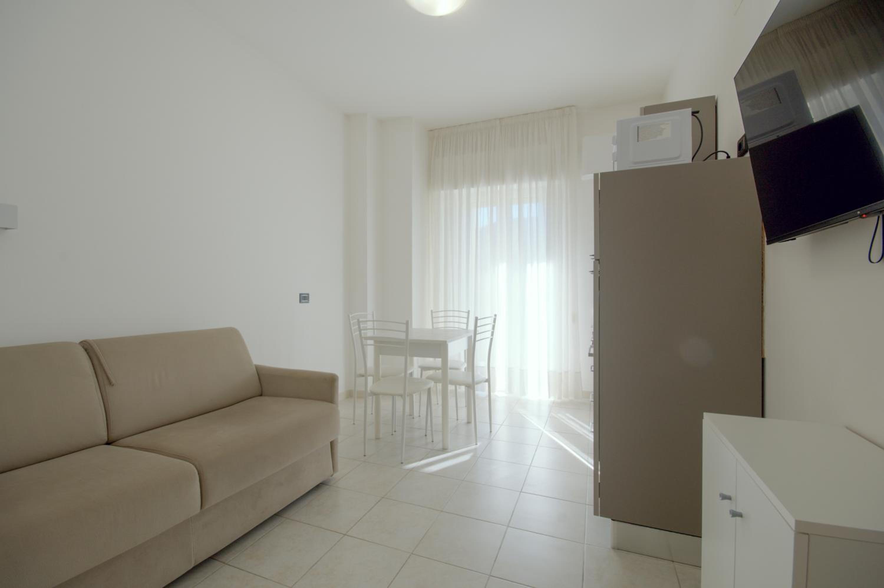 One-Bedroom Apartment photo 1