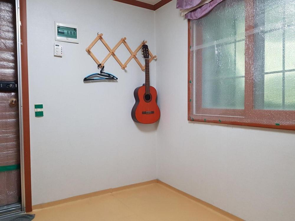 Family Room 2 photo 3