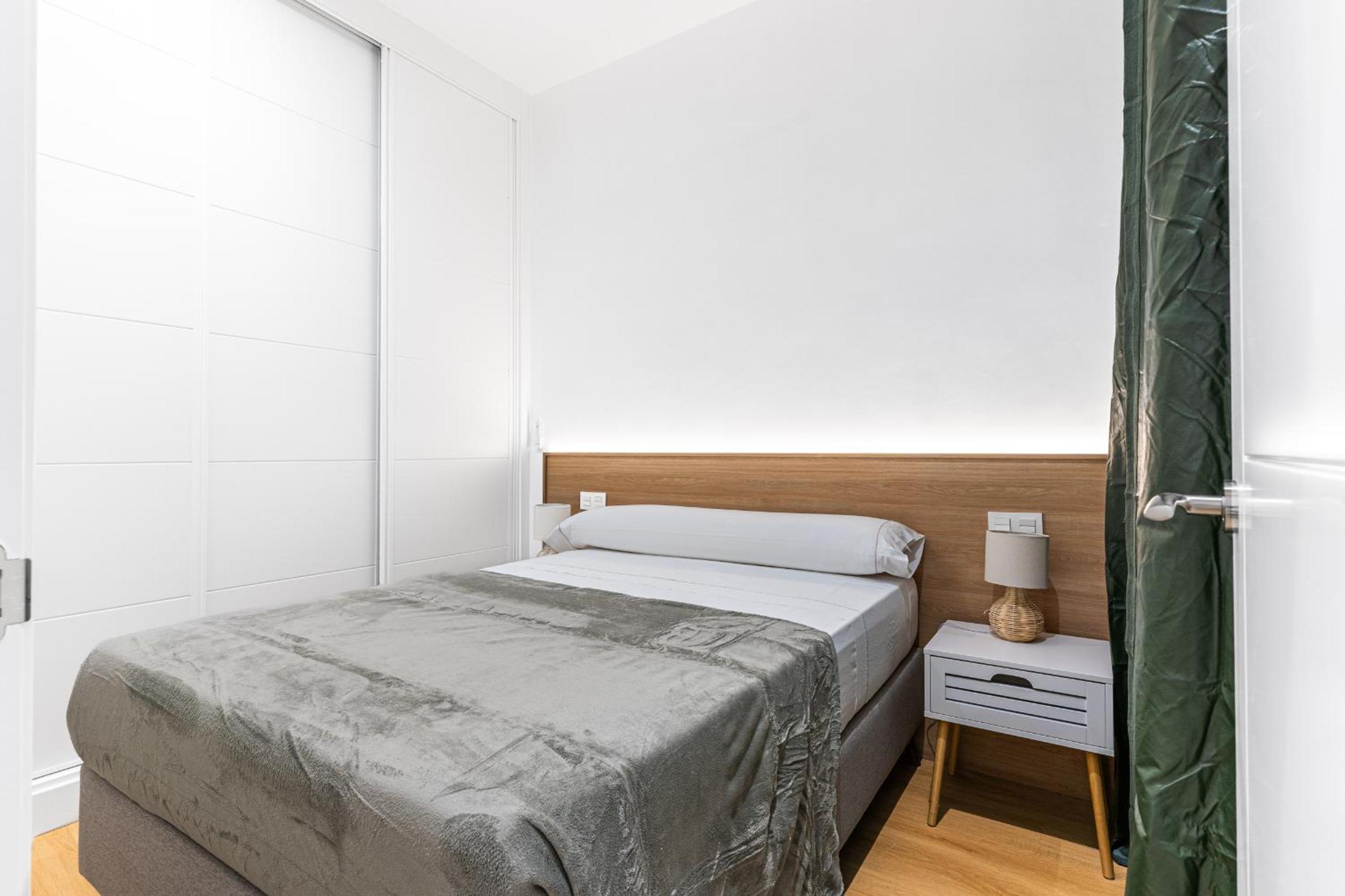 Two-Bedroom Apartment with Balcony photo 3