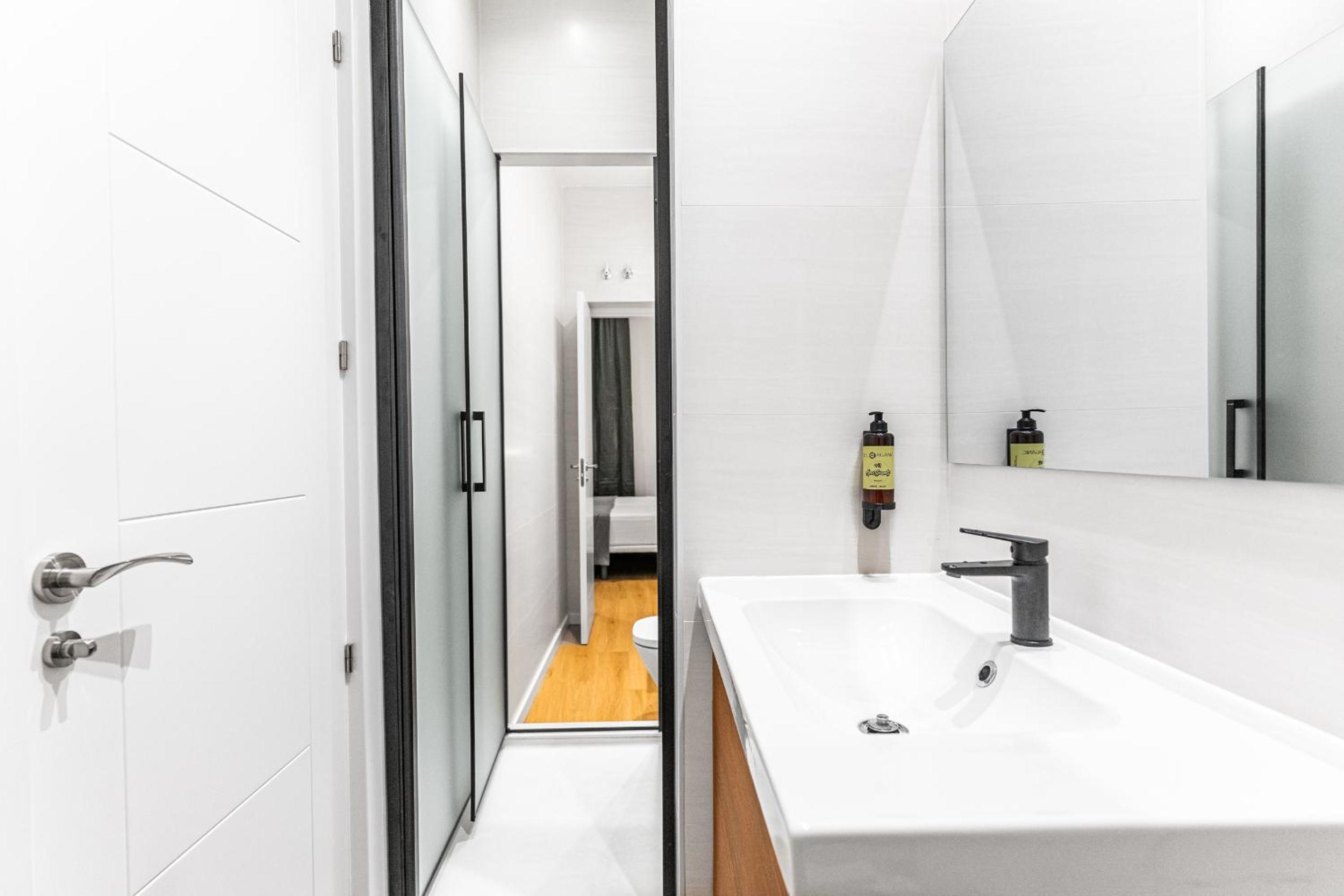 Two-Bedroom Apartment with Balcony photo 2