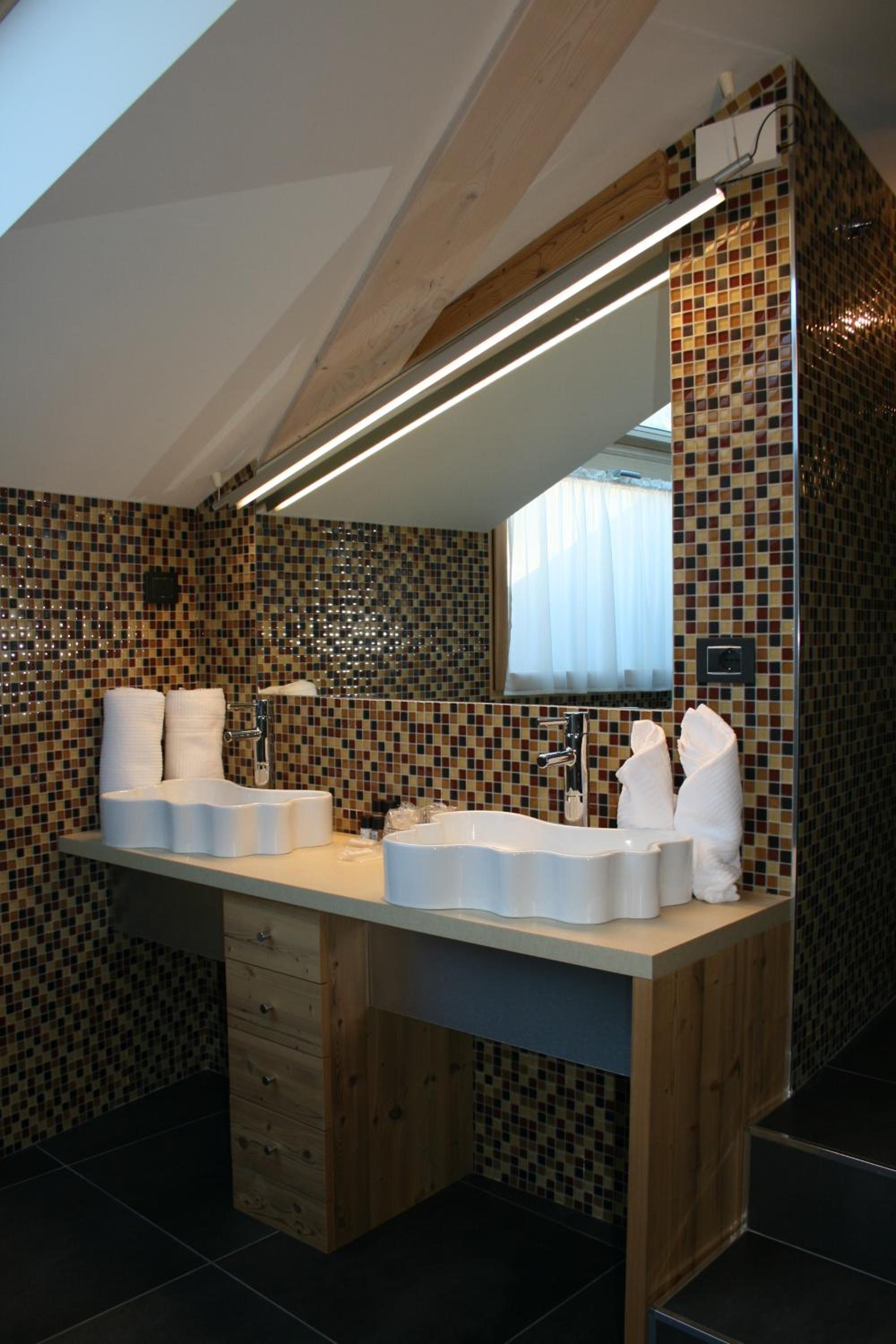 Deluxe Junior Suite photo 3