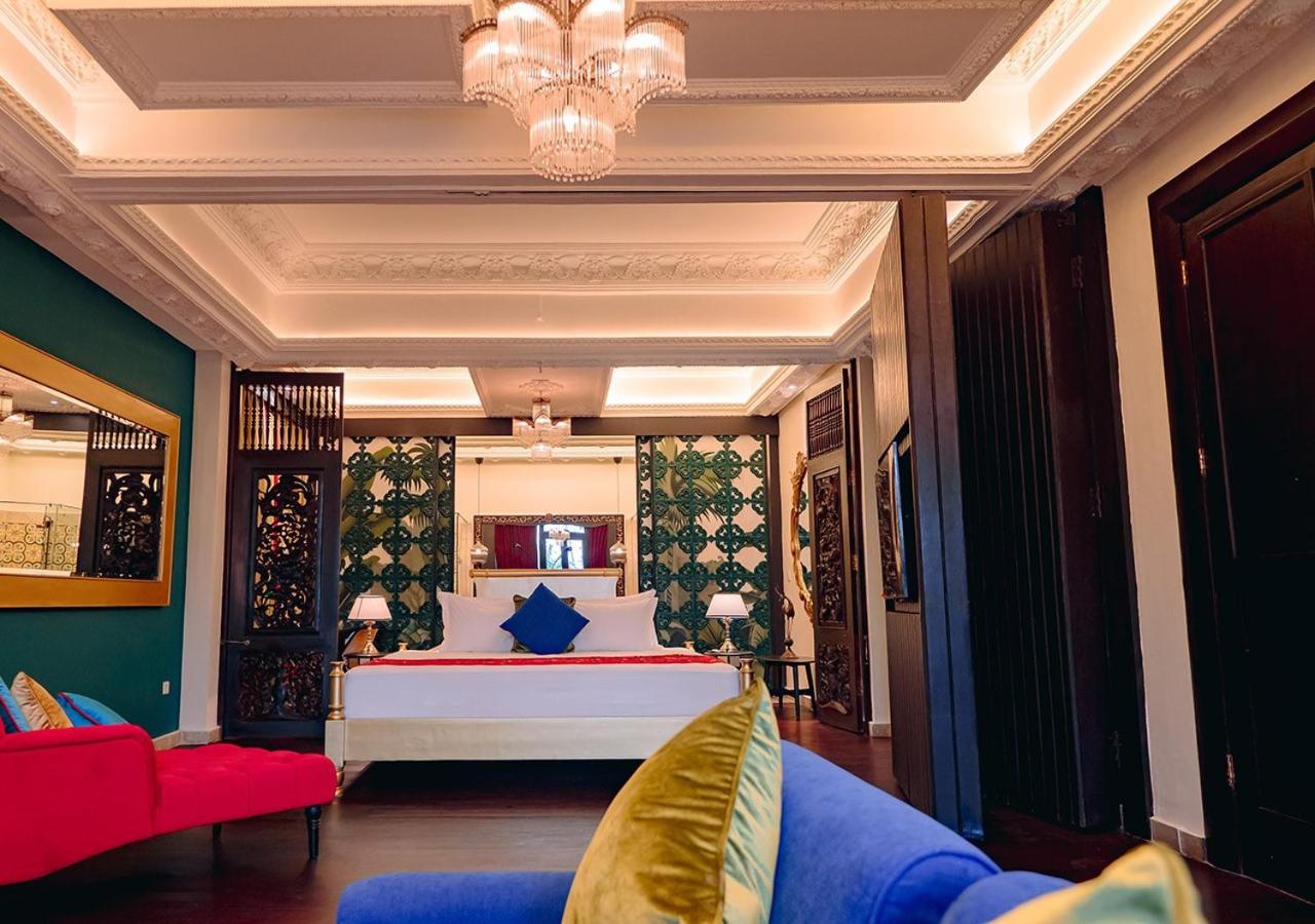 Riverside Suites with Signature Afternoon Tea, Mini-bar, and One Glass Afternoon Cocktail for Two People