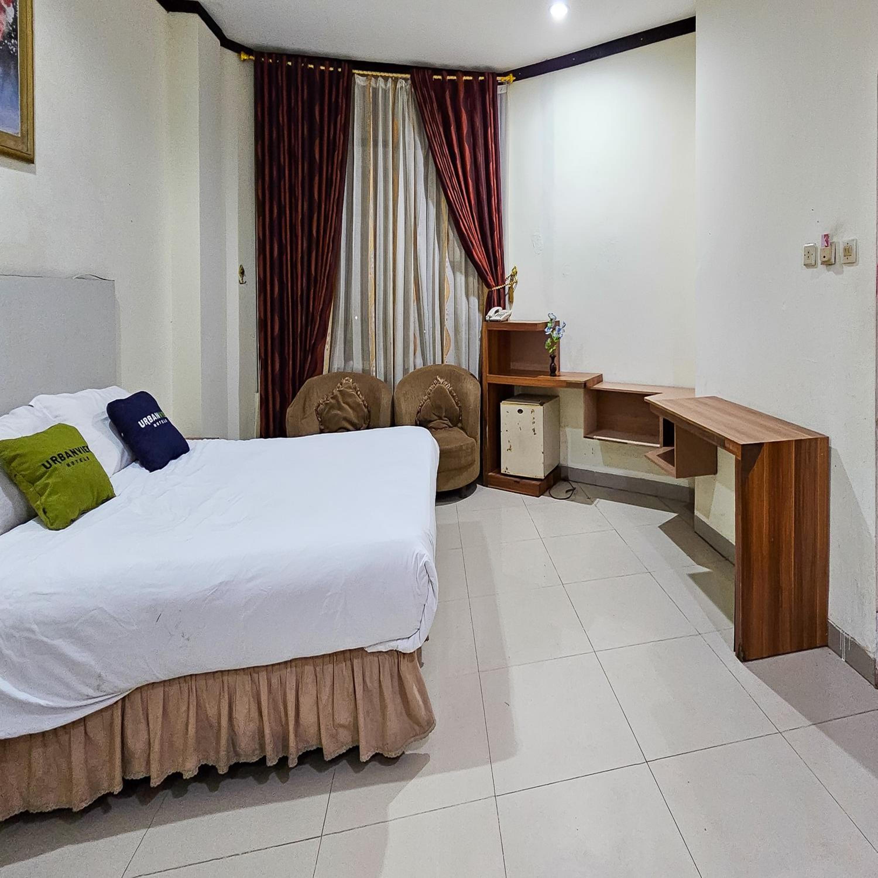 Suite - Photo 1