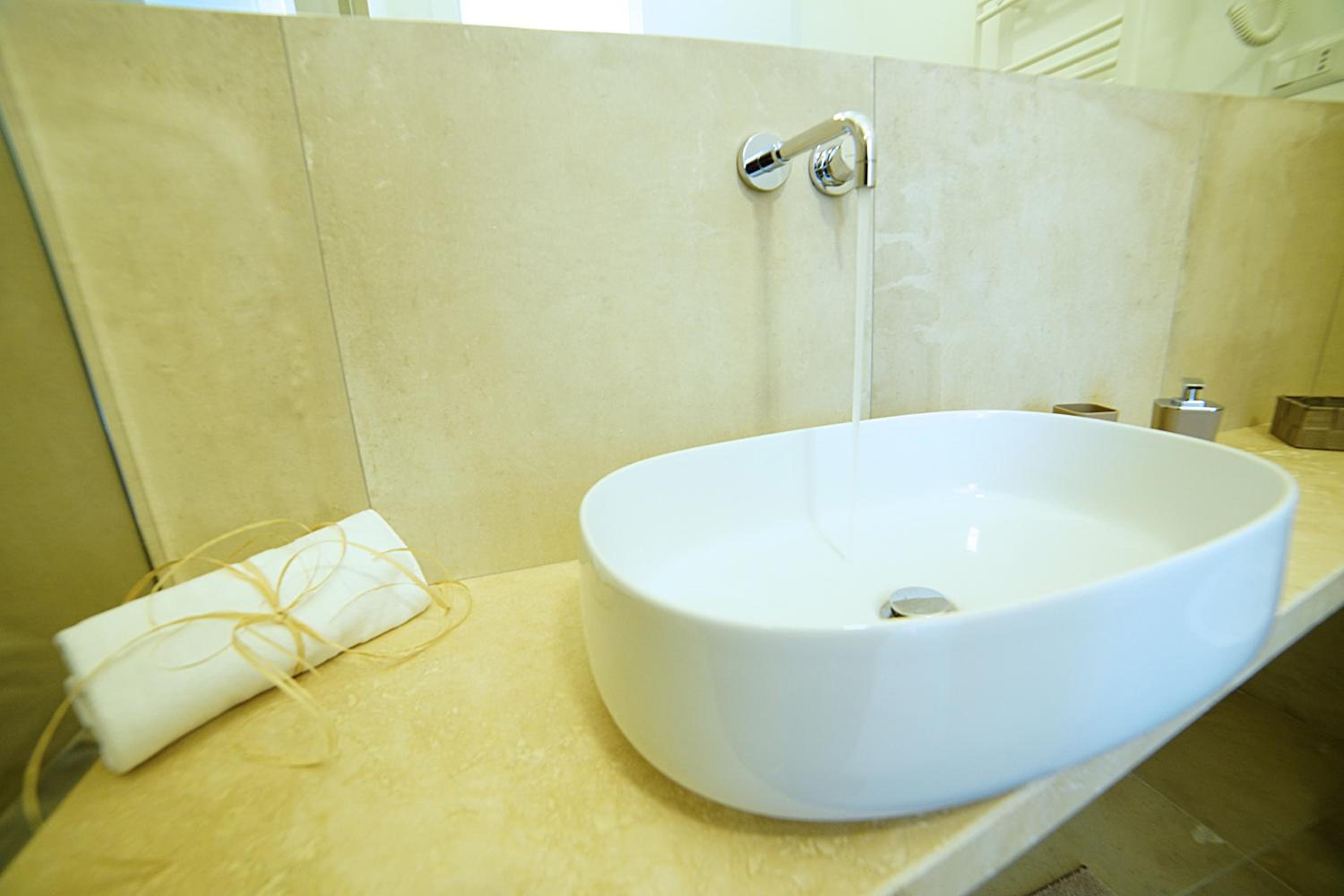 Standard Double Room - Photo 7