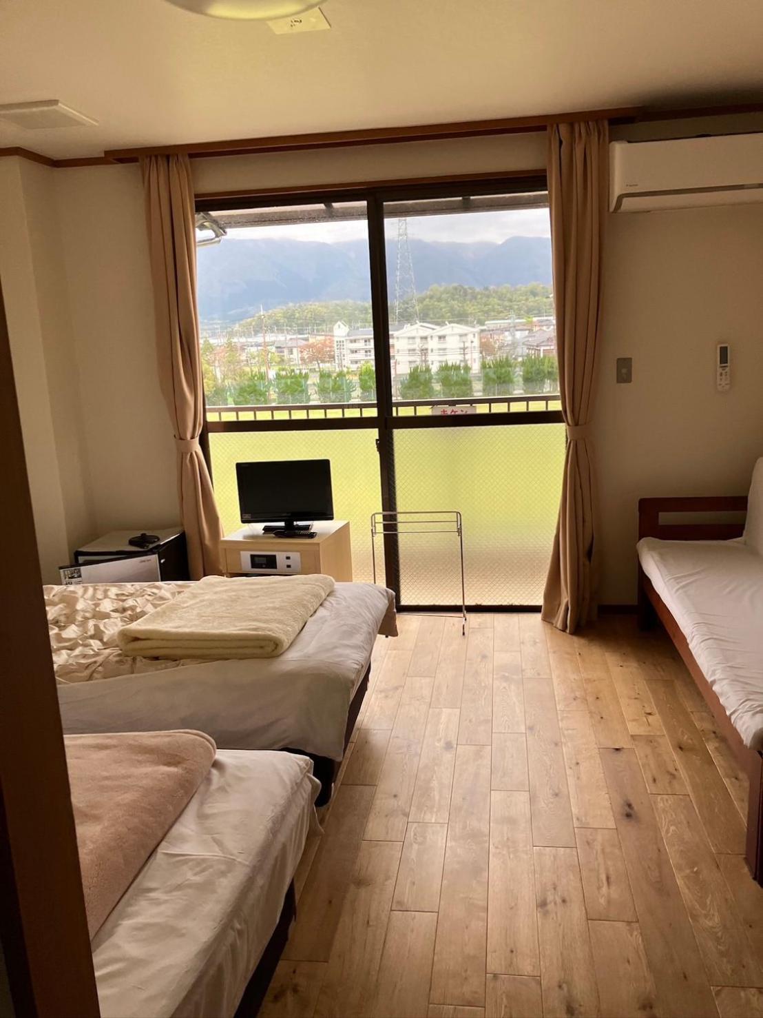 Twin Room with Mountain View photo 3